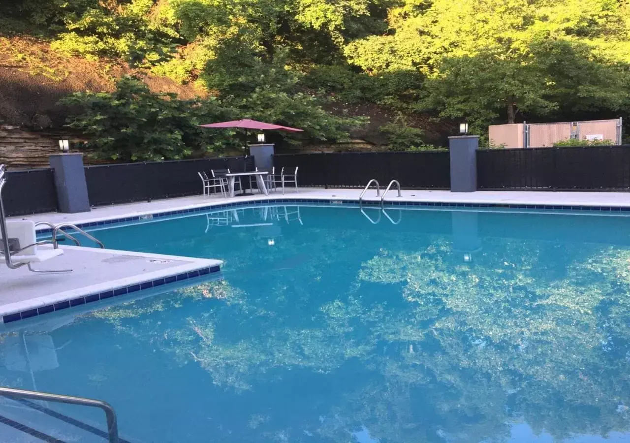 Pool view, Swimming Pool in Comfort Suites Airport Nashville