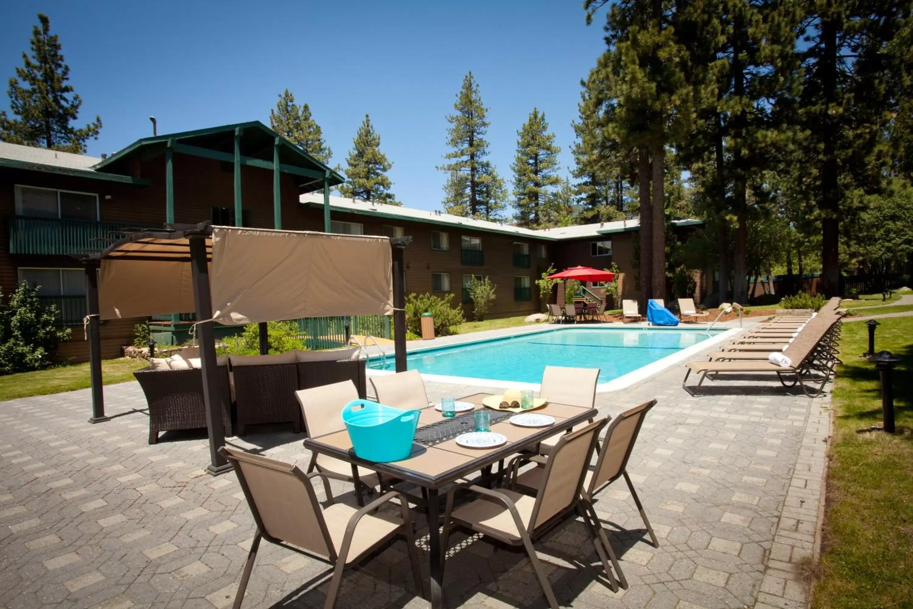 Swimming Pool in Forest Suites Resort at the Heavenly Village