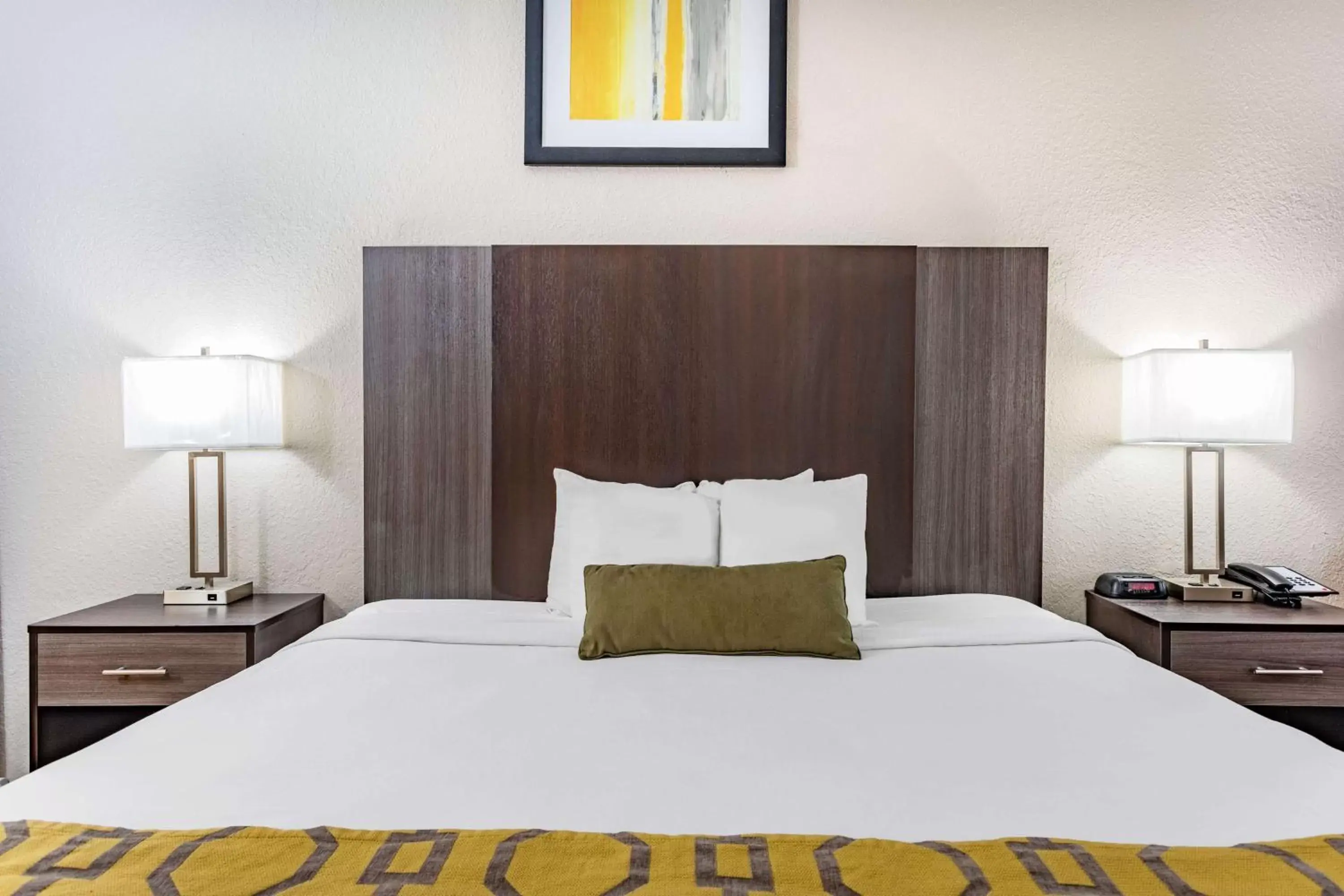 Photo of the whole room, Bed in Baymont by Wyndham Midway Tallahassee Photo of the whole room, Bed in Baymont by Wyndham Midway Tallahassee