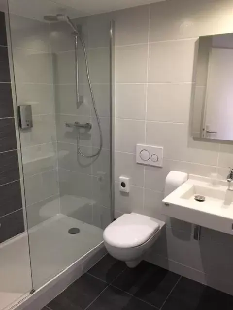 Shower, Bathroom in LOGIS Hotel l'Escargotière Dijon Sud - Chenove