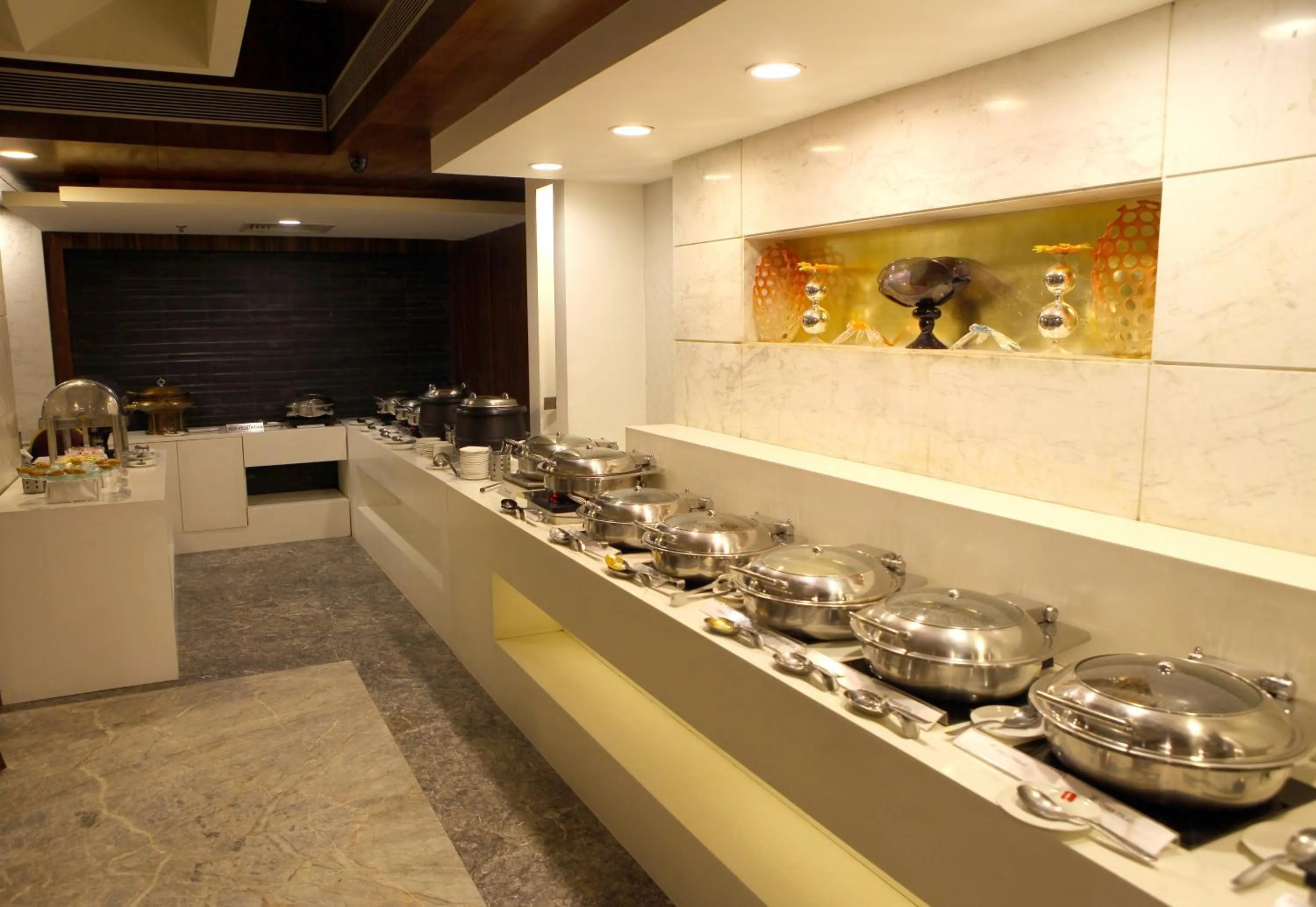Restaurant/places to eat in Lords Plaza Surat