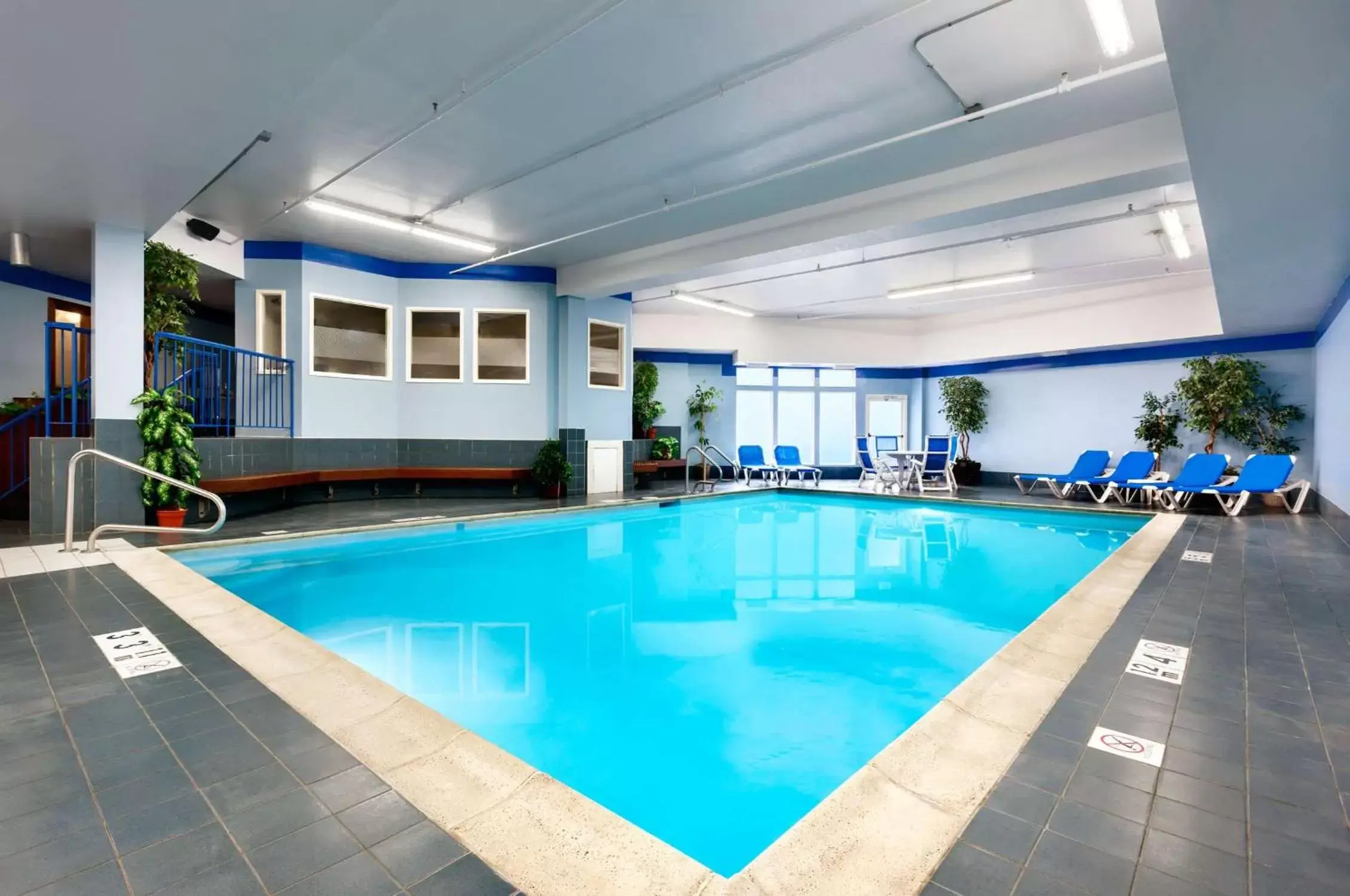 Pool view, Swimming Pool in Hampton Inn Burlington - Colchester