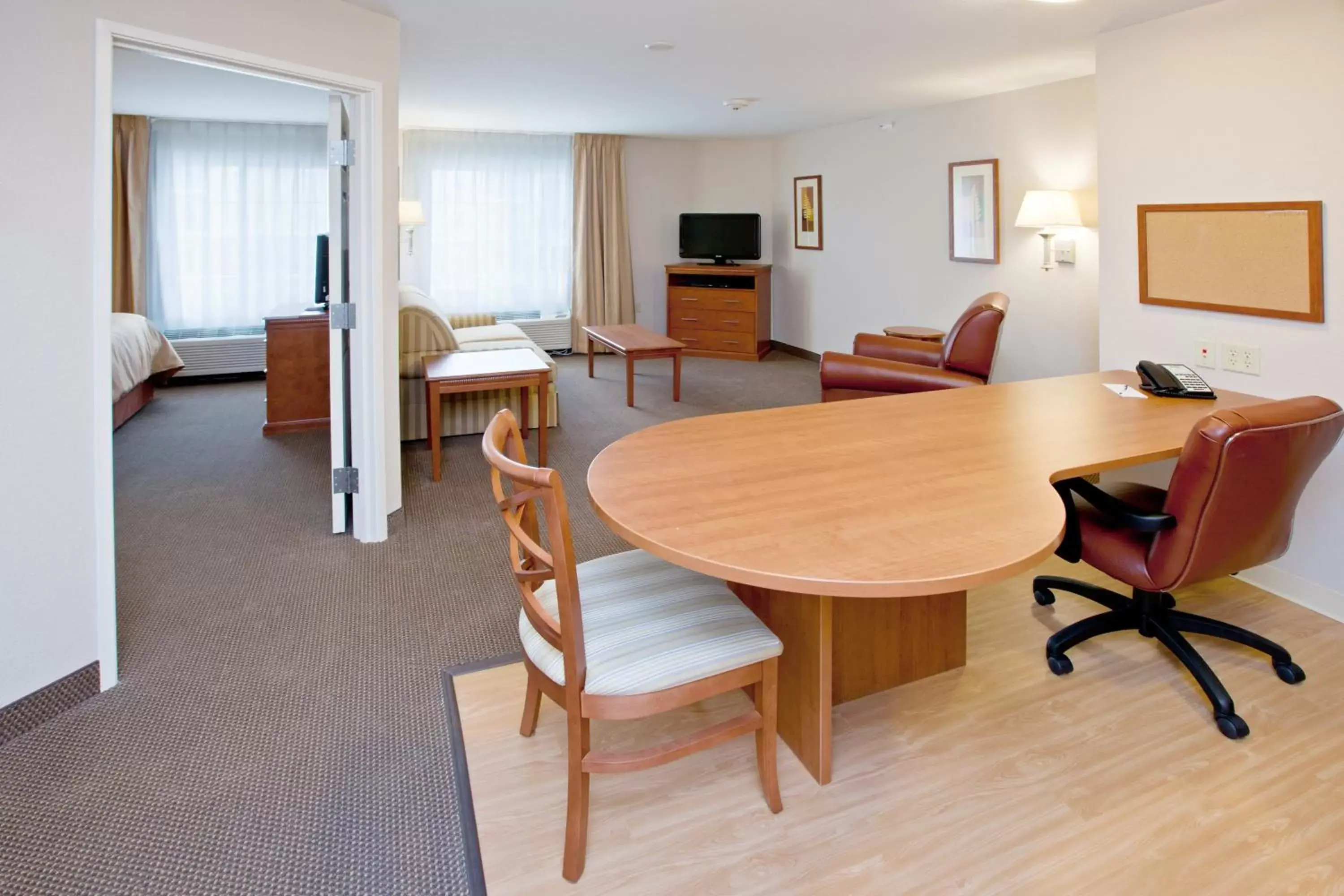 Photo of the whole room, Dining Area in Candlewood Suites Champaign-Urbana University Area, an IHG Hotel