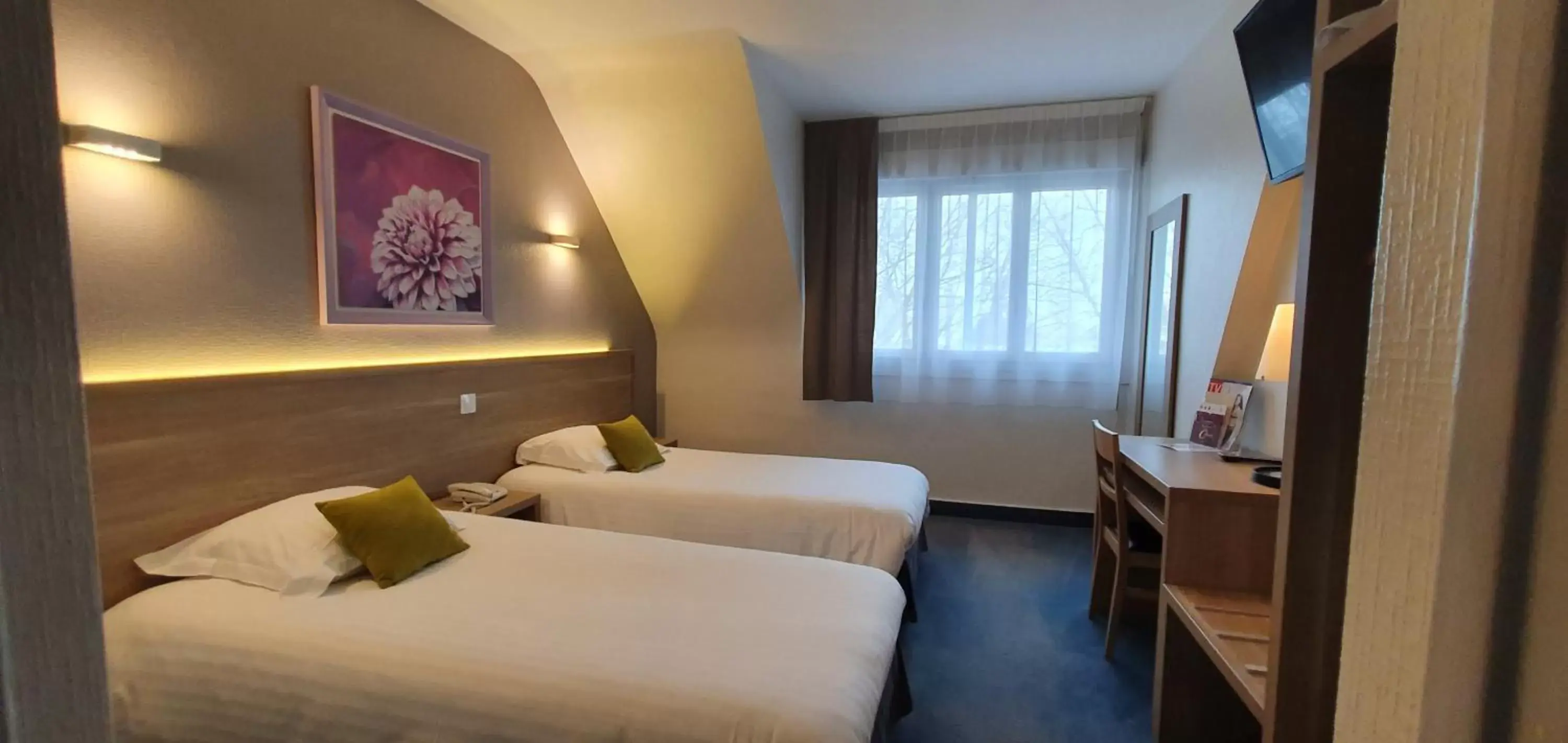 Bedroom, Bed in The Originals City, Hôtel Les Océanes, Lorient (Inter-Hotel)