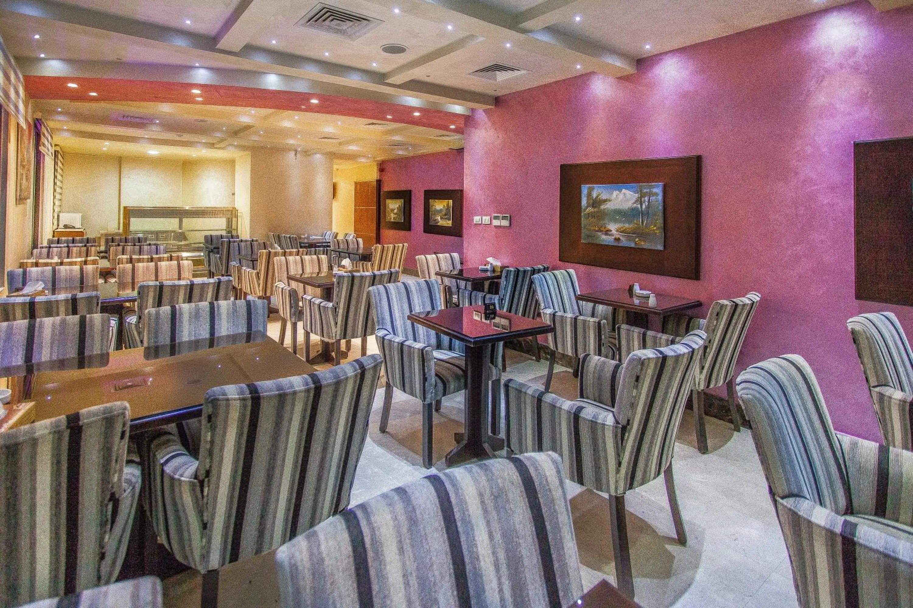 Restaurant/Places to Eat in Sofia Suites Hotel