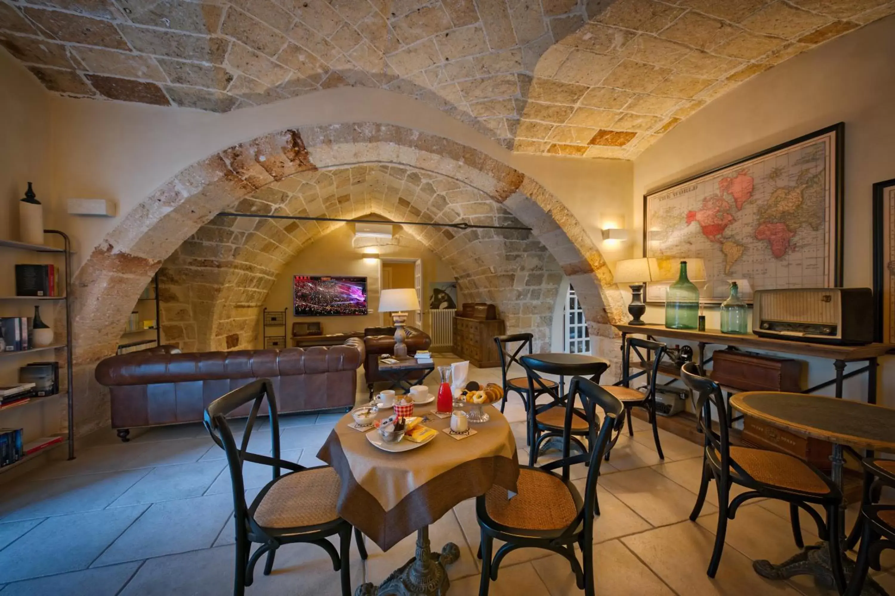 Communal lounge/ TV room, Restaurant/Places to Eat in b&b Casale Vecchio Lecce