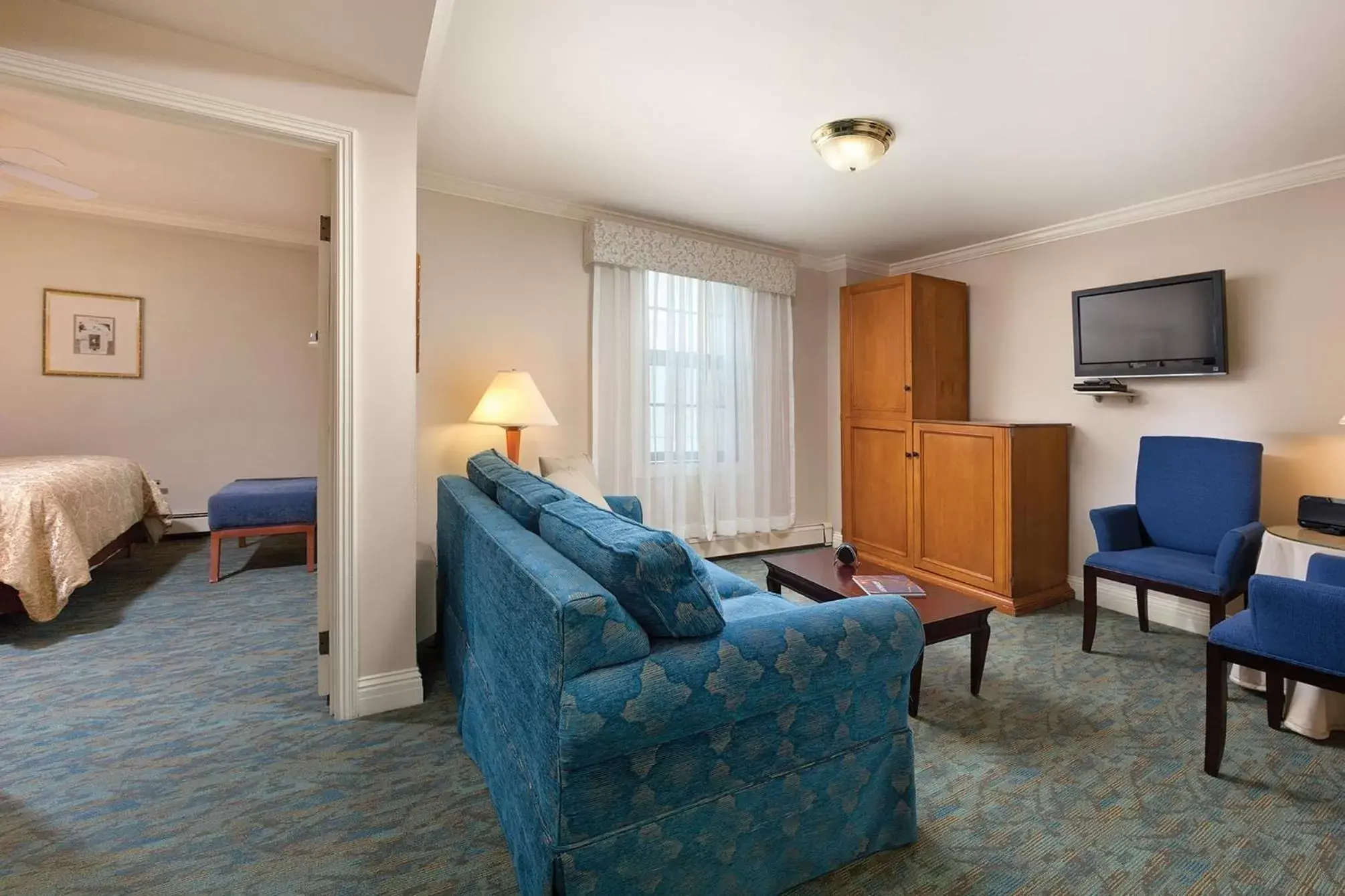 Bedroom, Seating Area in Inn at the Opera