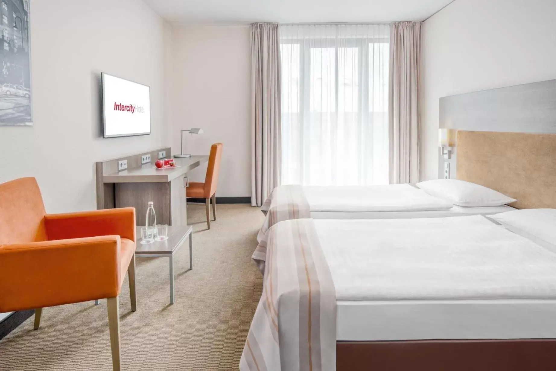 Photo of the whole room, Bed in IntercityHotel Dresden