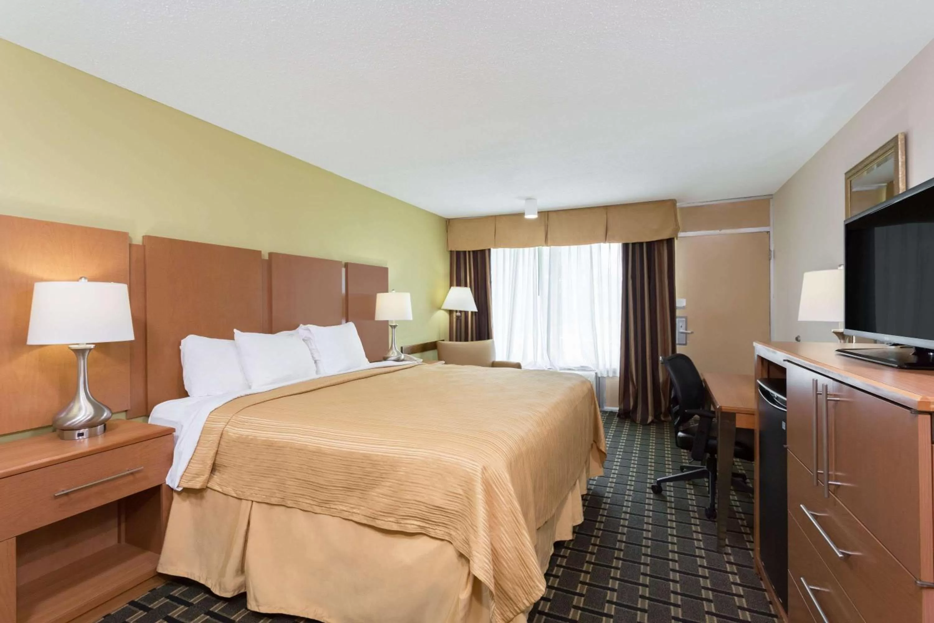 Photo of the whole room, Bed in Days Inn & Conf Center by Wyndham Southern Pines Pinehurst