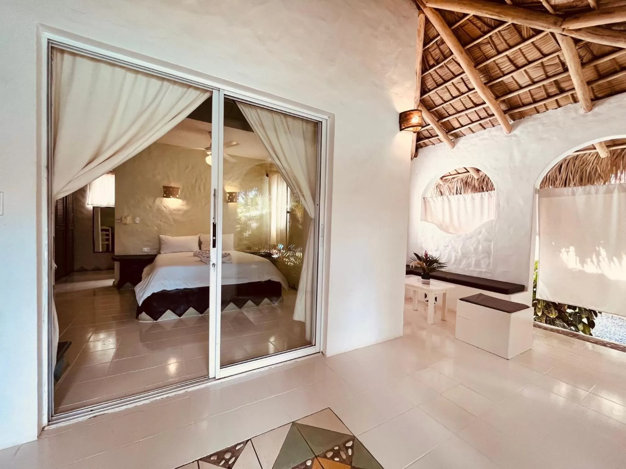 Patio, Bed in Hotel La Tortuga