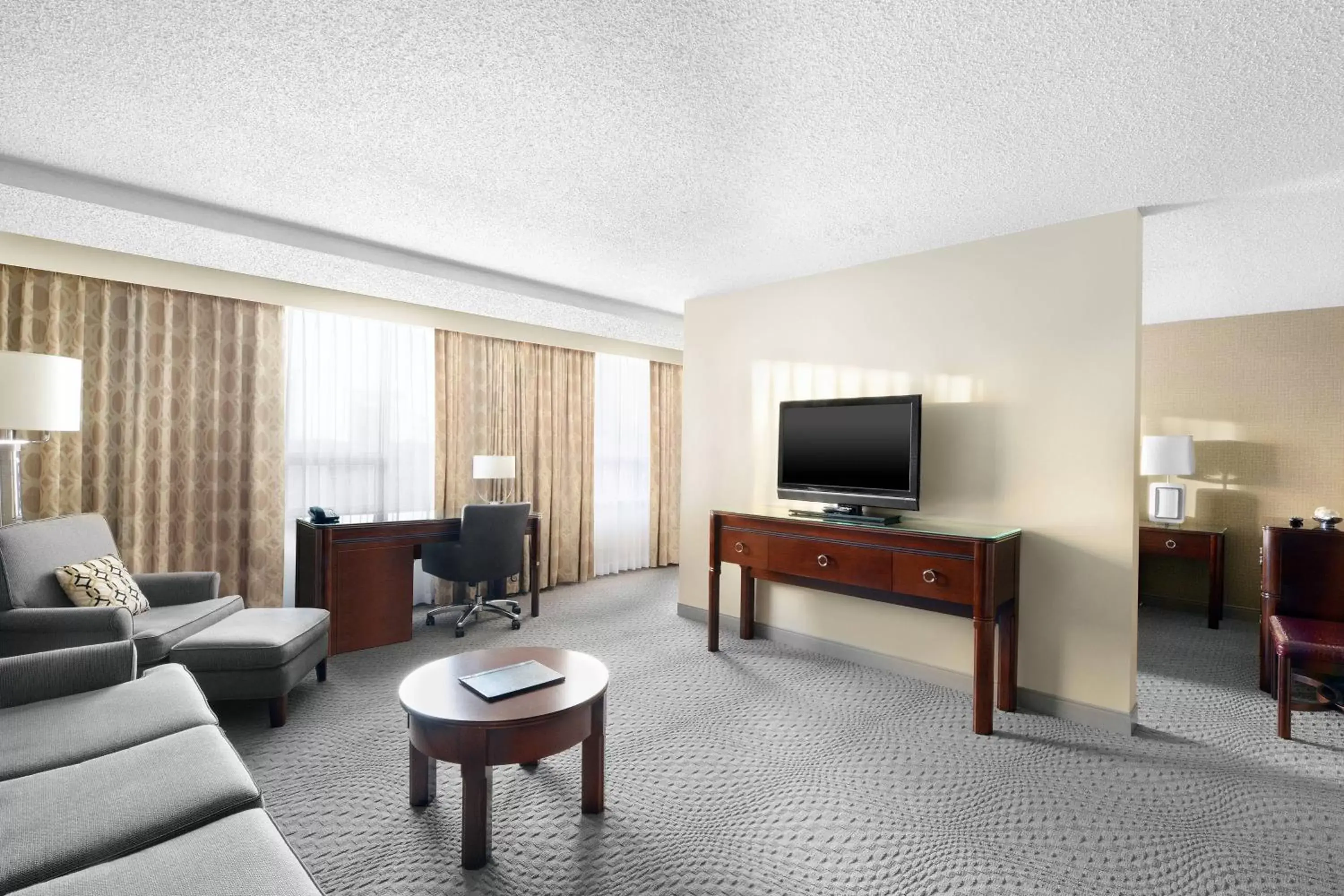Bedroom, Seating Area in Sheraton Cavalier Saskatoon Hotel