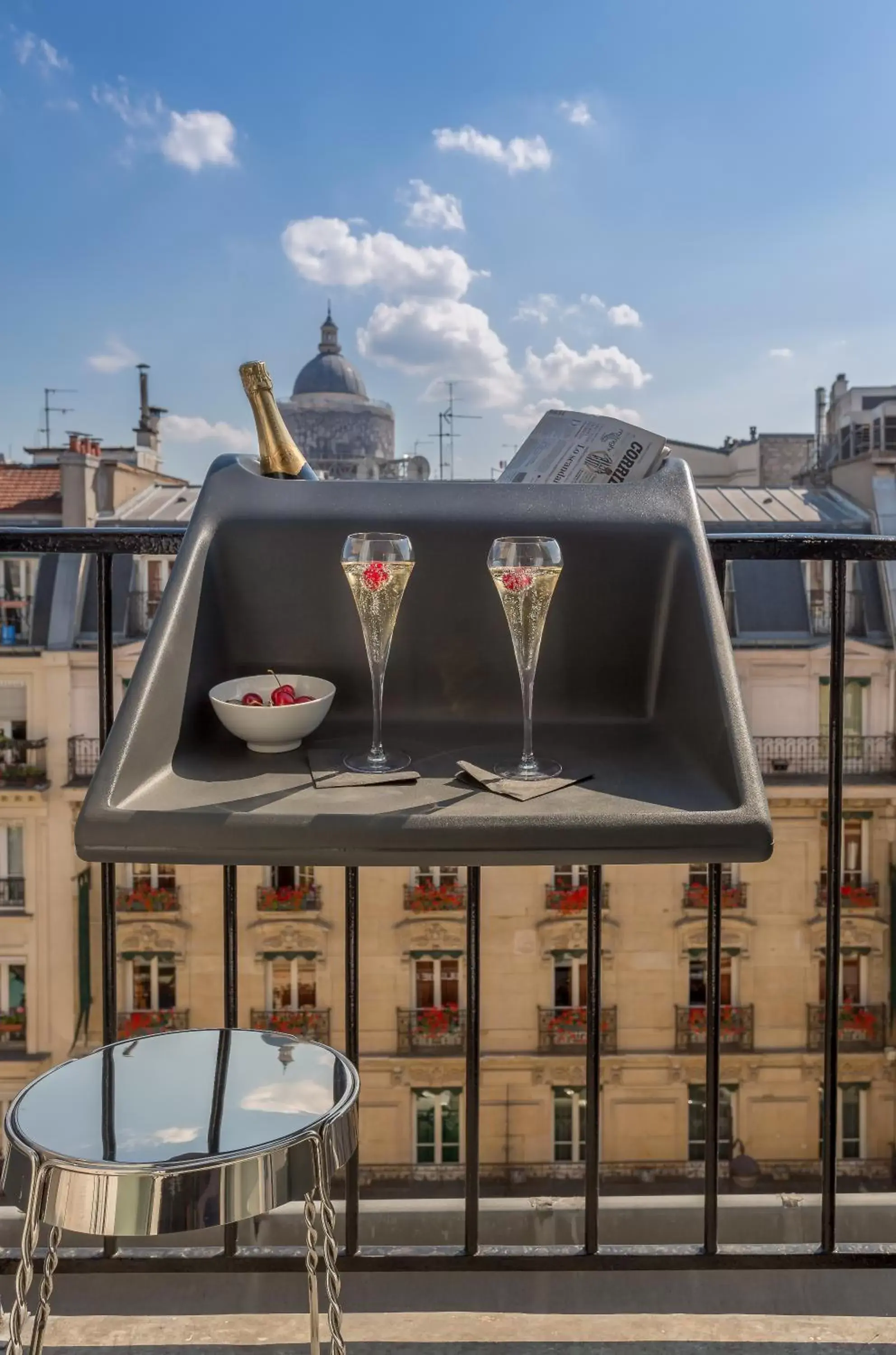 Alcoholic drinks in Hotel Les Bulles De Paris
