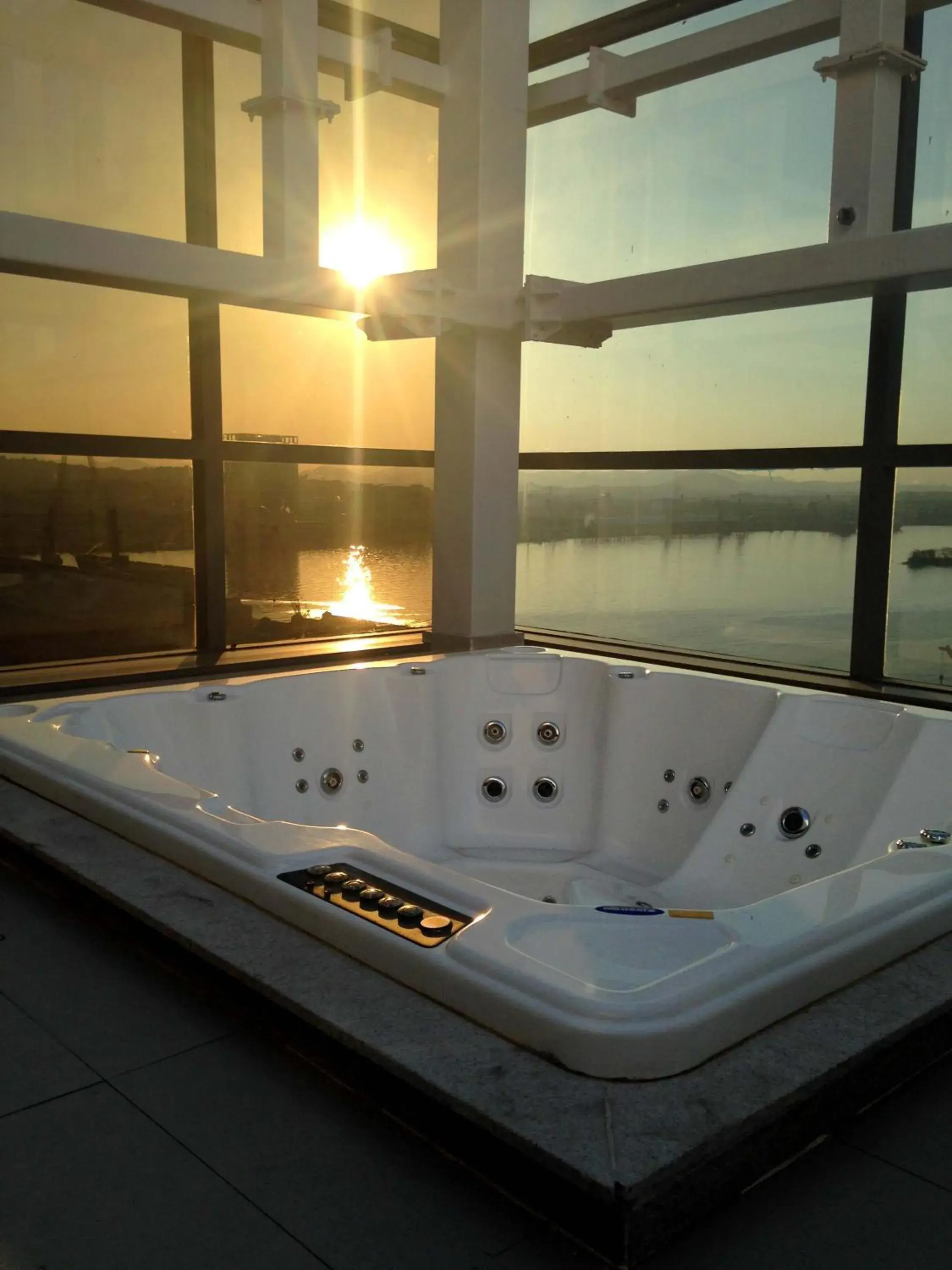 Hot Tub, Sunrise/Sunset in Novotel RJ Porto Atlantico