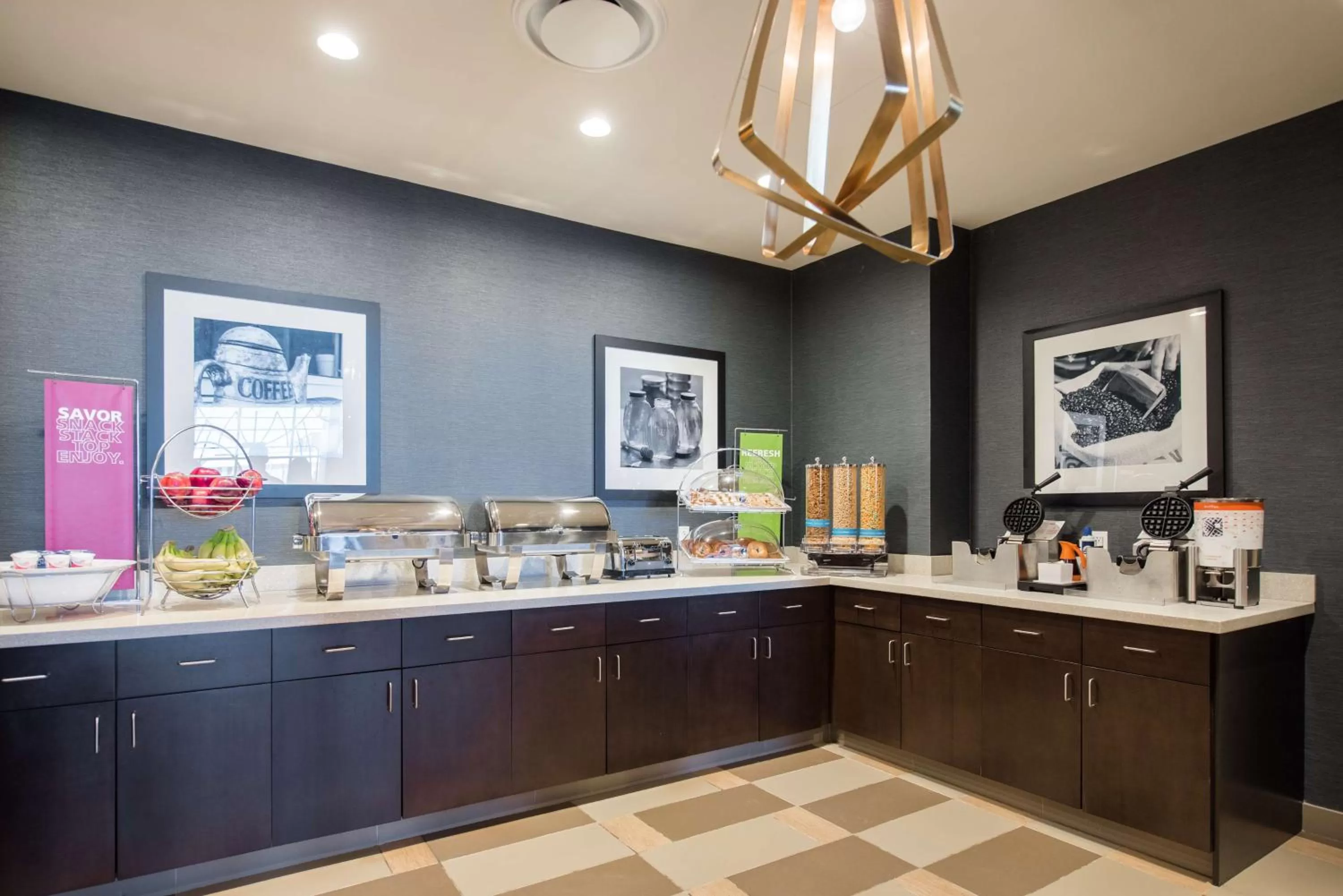 Dining area in Hampton Inn & Suites Washington, D.C. - Navy Yard