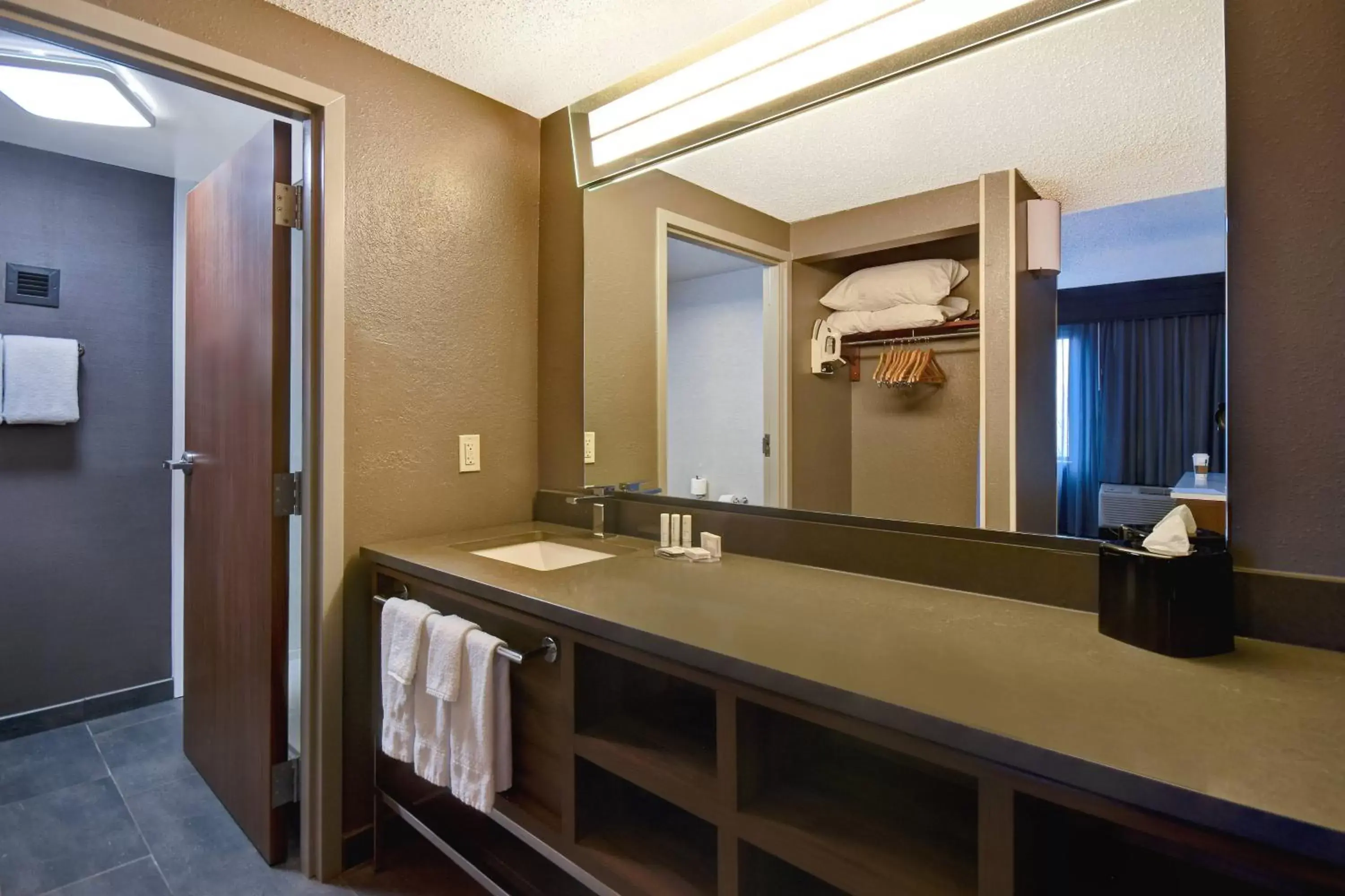 Photo of the whole room, Bathroom in Courtyard by Marriott Cincinnati Airport