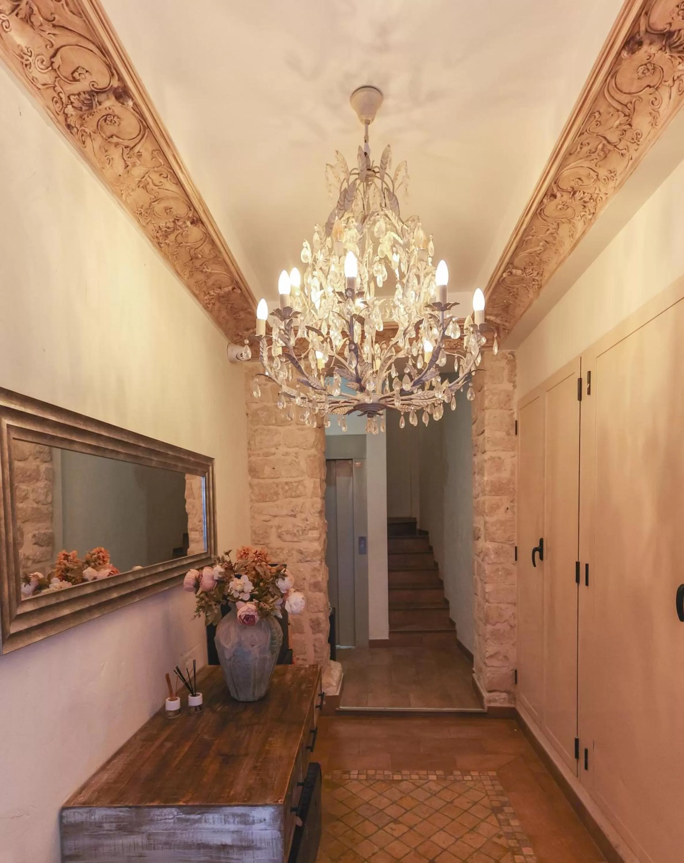 Lobby or reception, TV/Entertainment Center in Dorinda Rooms