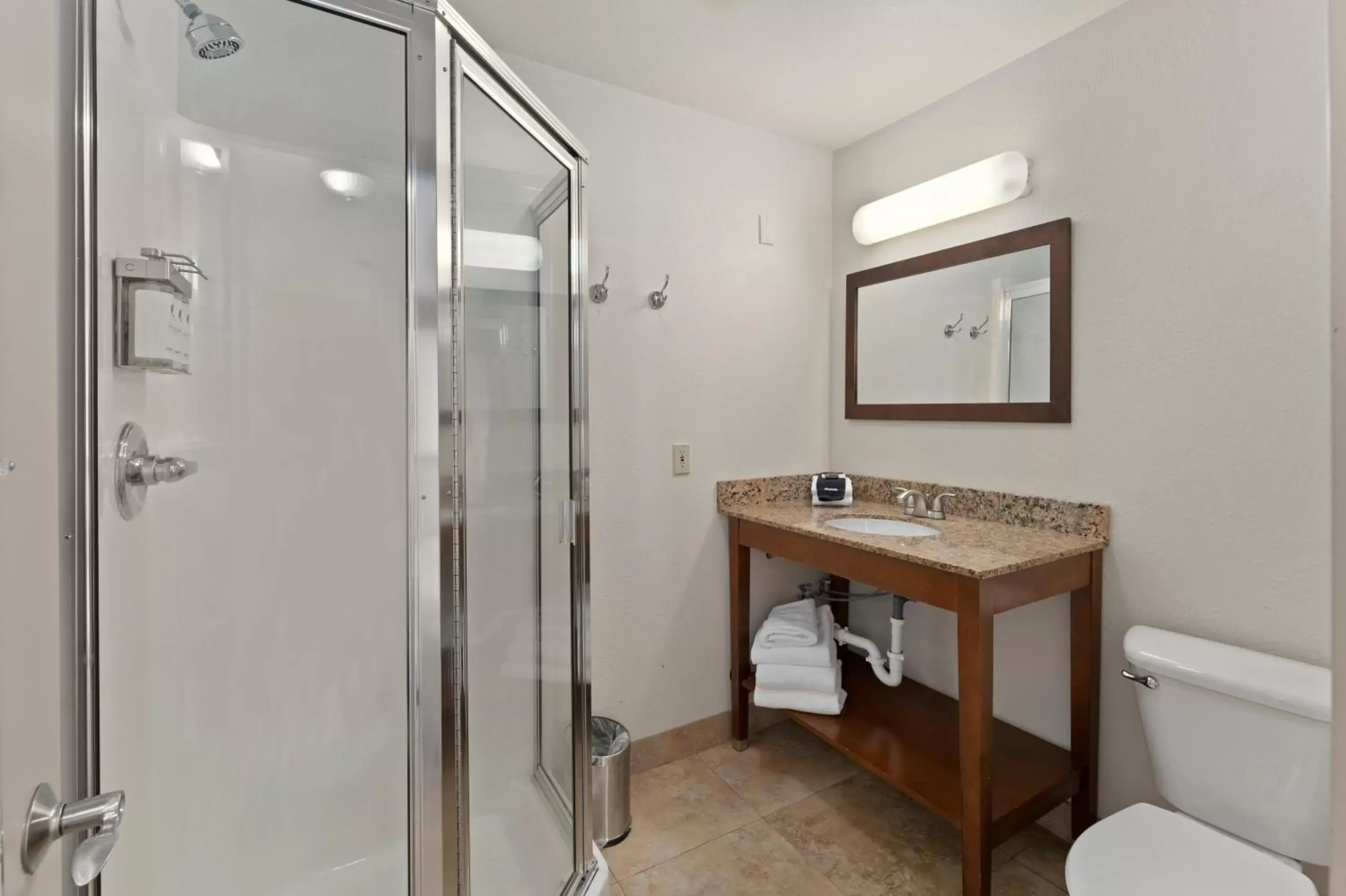 Bathroom in Cedar Street Hotel & Suites