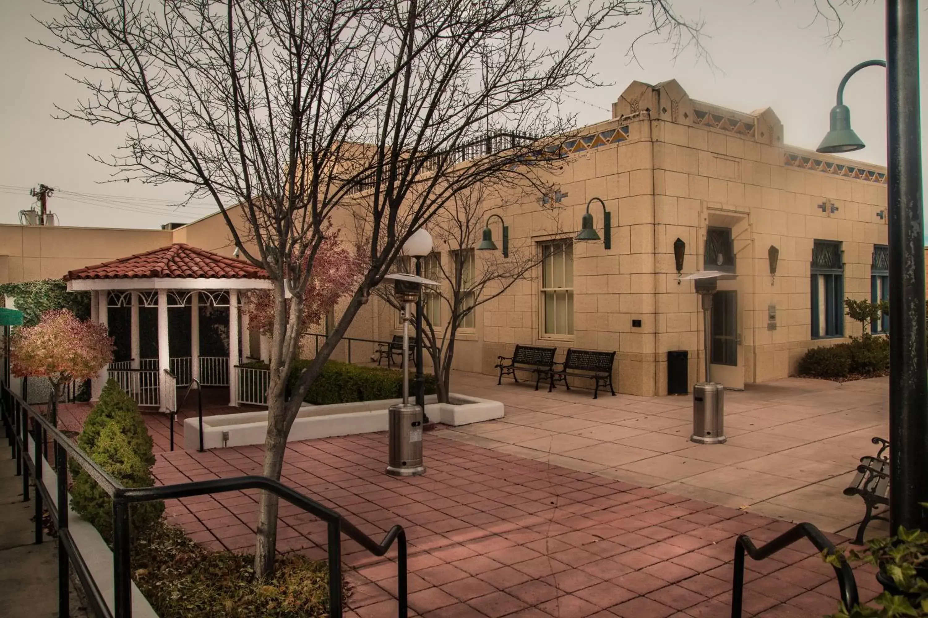 Balcony/Terrace, Property Building in Hassayampa Inn