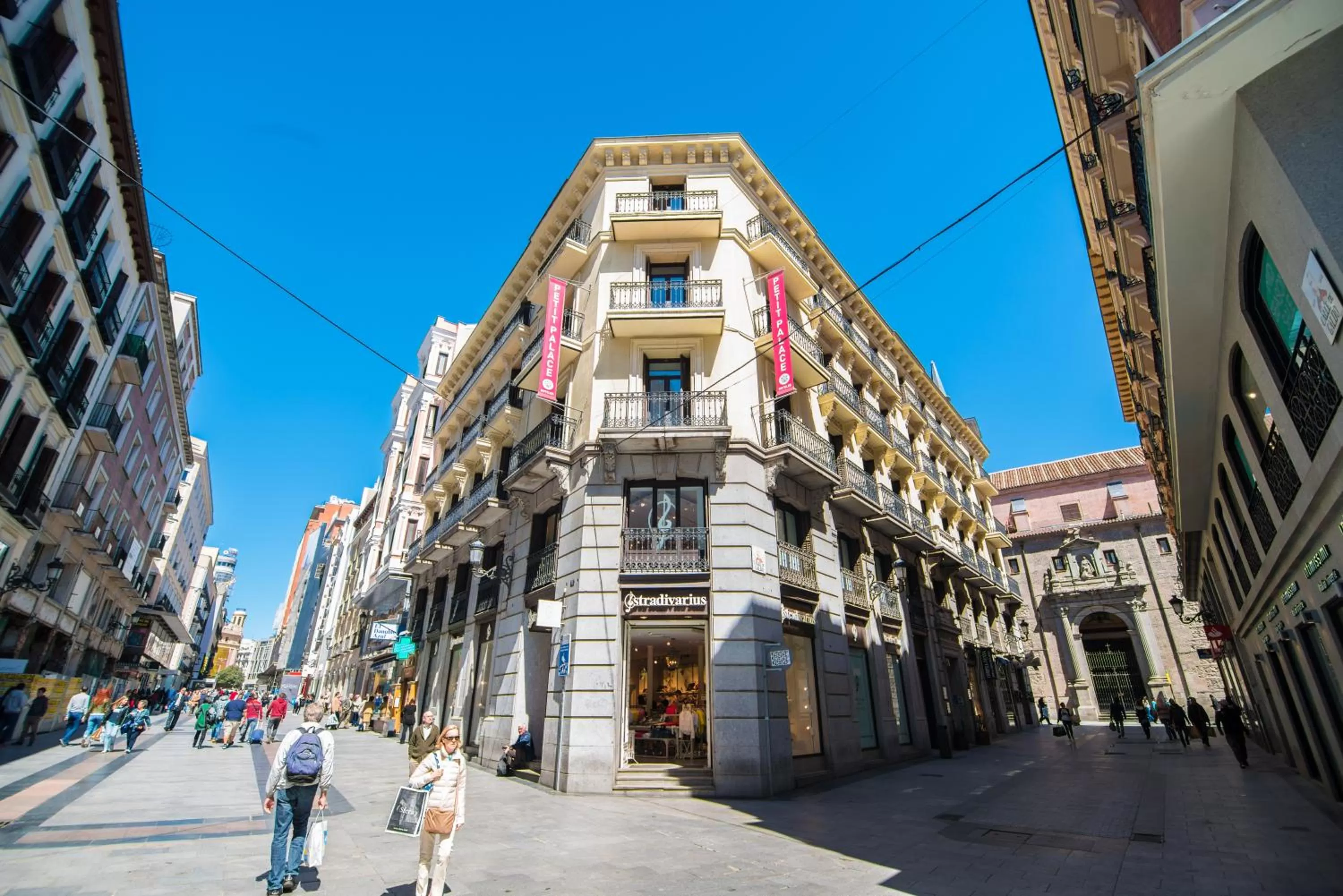 Nearby landmark in Petit Palace Preciados