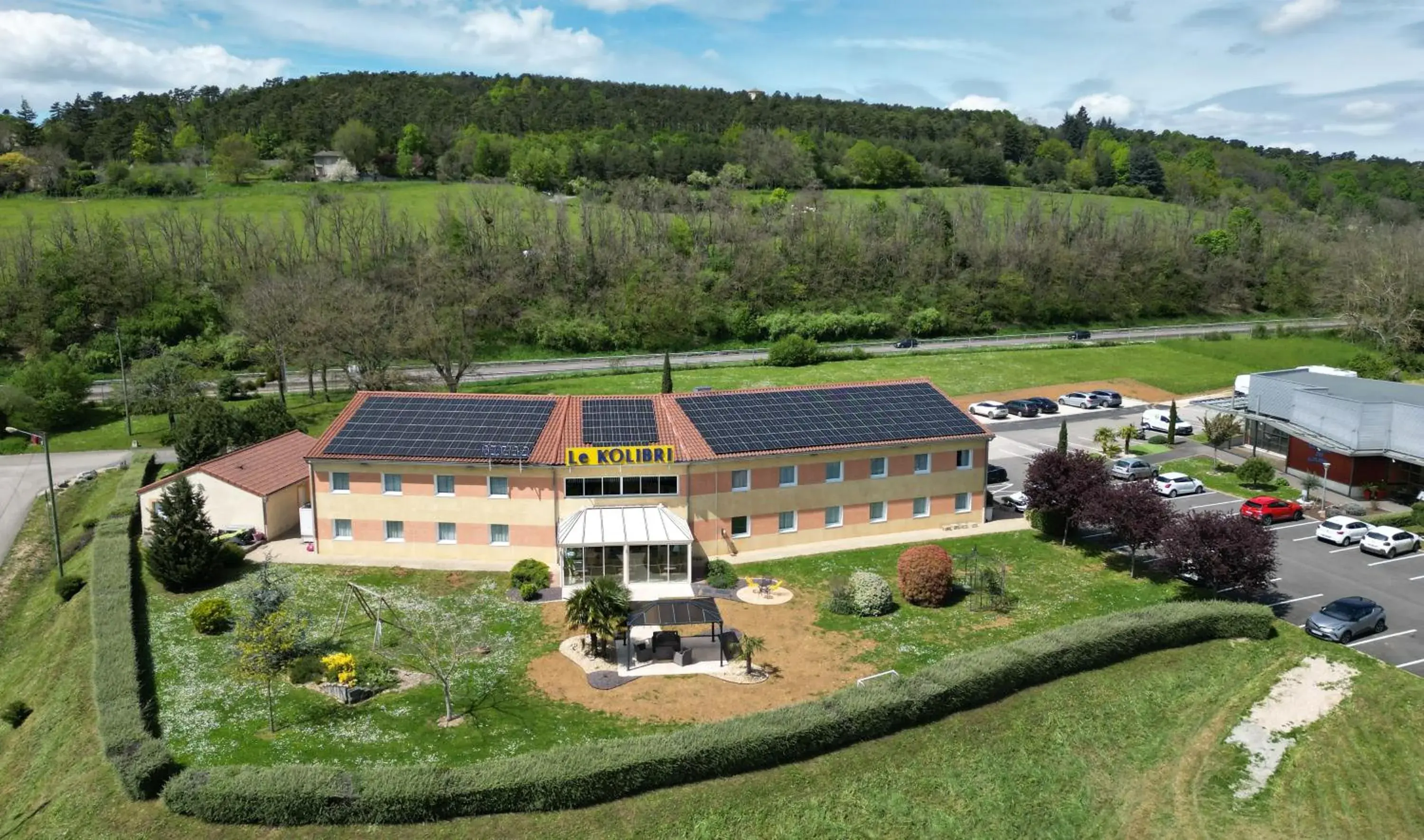 Property building, Bird's-eye View in Hôtel Le Kolibri