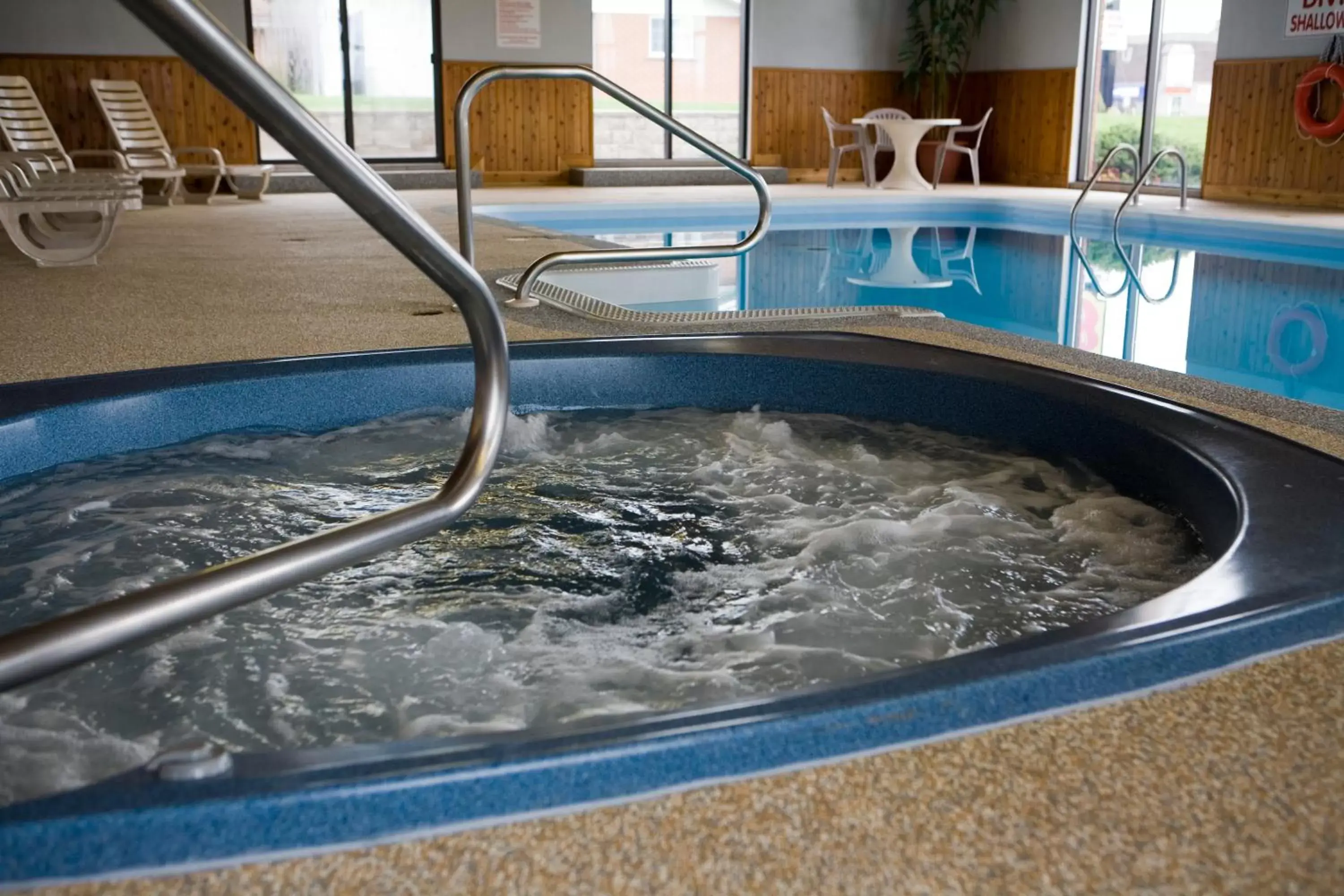 Hot Tub, Swimming Pool in Super 8 by Wyndham Port Elgin