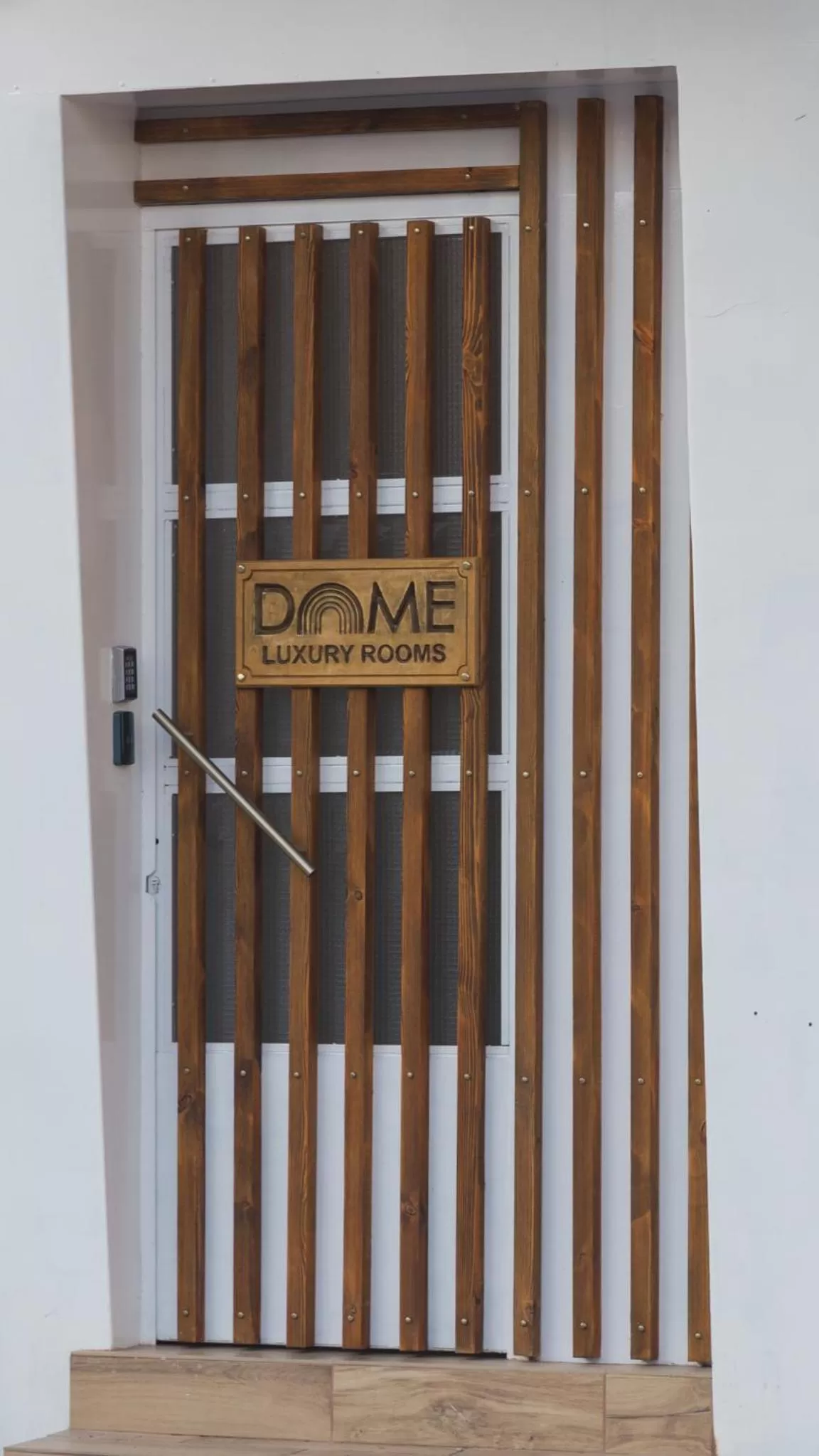 Logo/Certificate/Sign in Dome Rooms Downtown