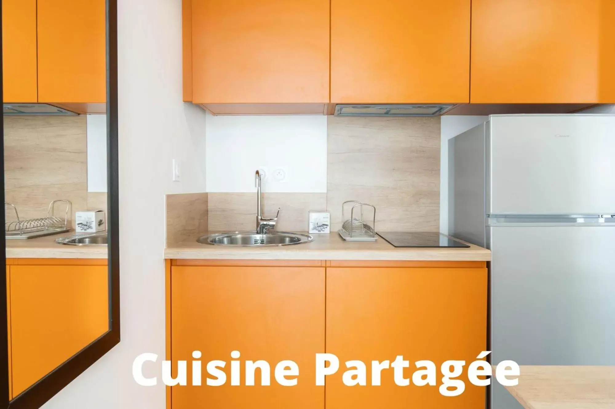 Communal kitchen, Kitchen/Kitchenette in Kabane Montpellier