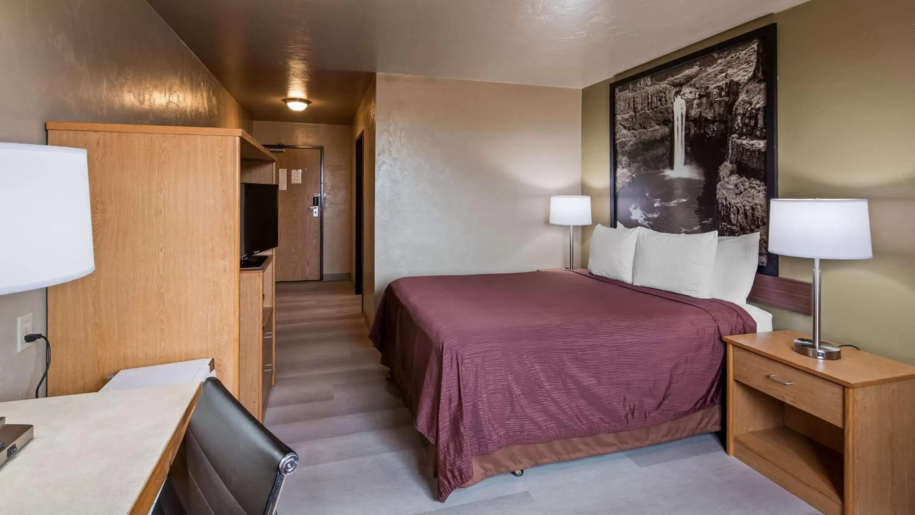 Photo of the whole room, Bed in SureStay Hotel by Best Western Ellensburg