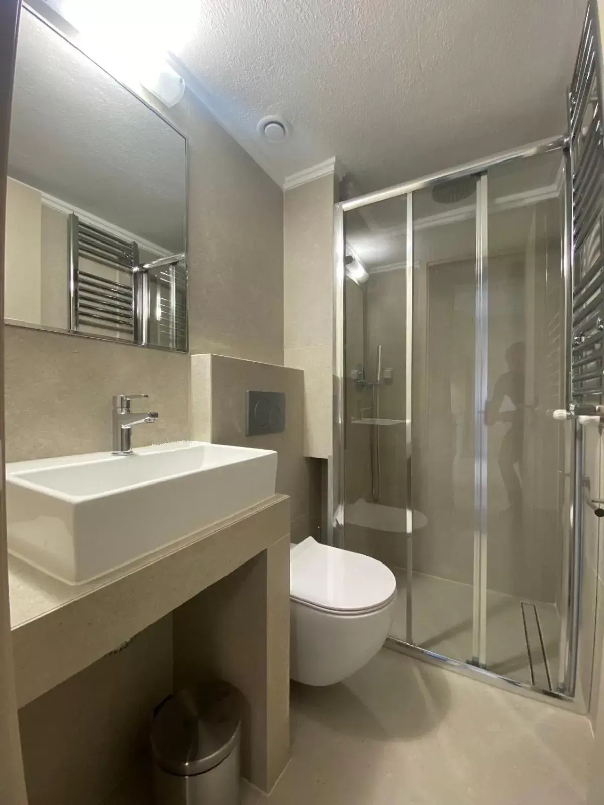 Bathroom in Toumba apartments