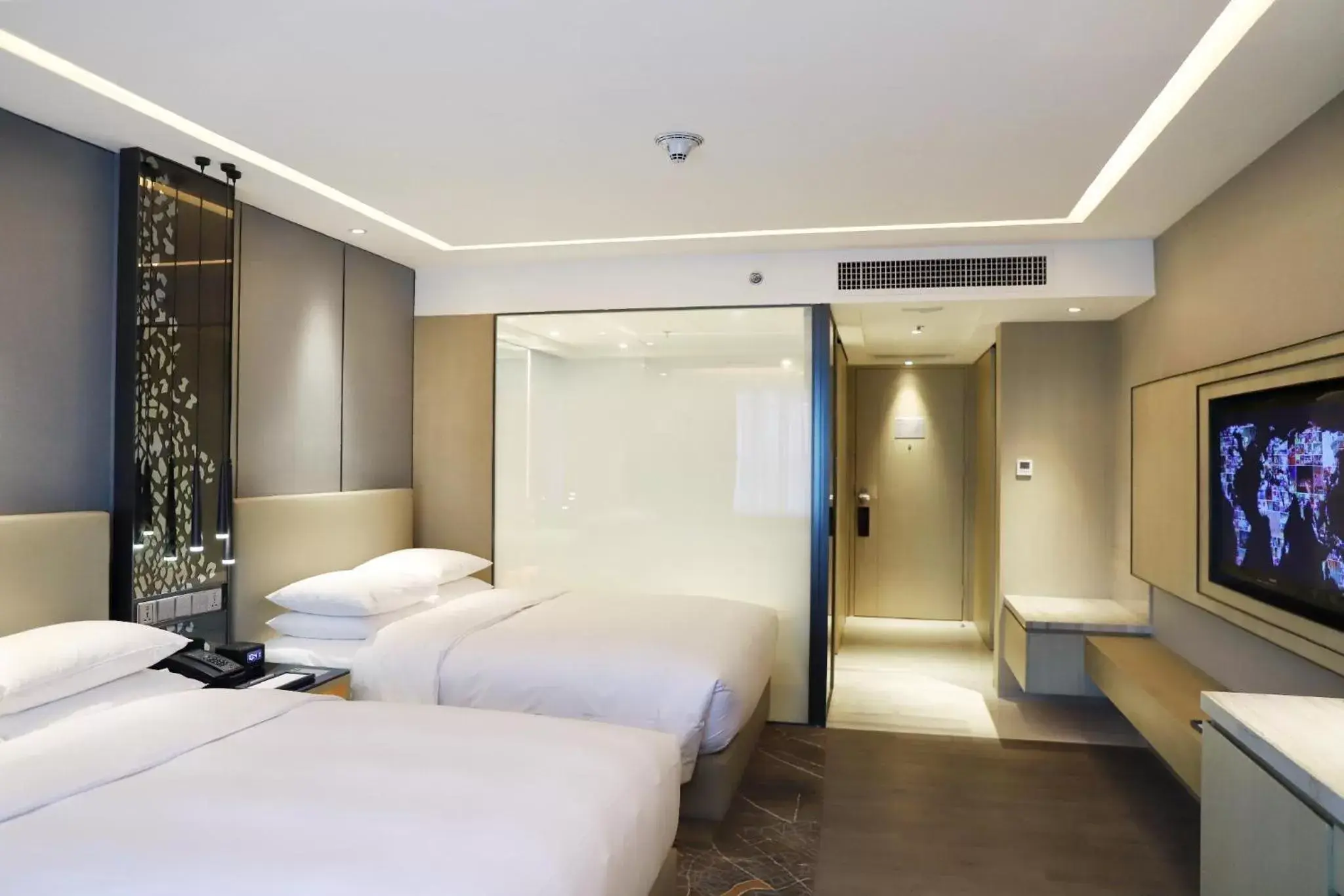 Bed in Renaissance Shenzhen Luohu Hotel