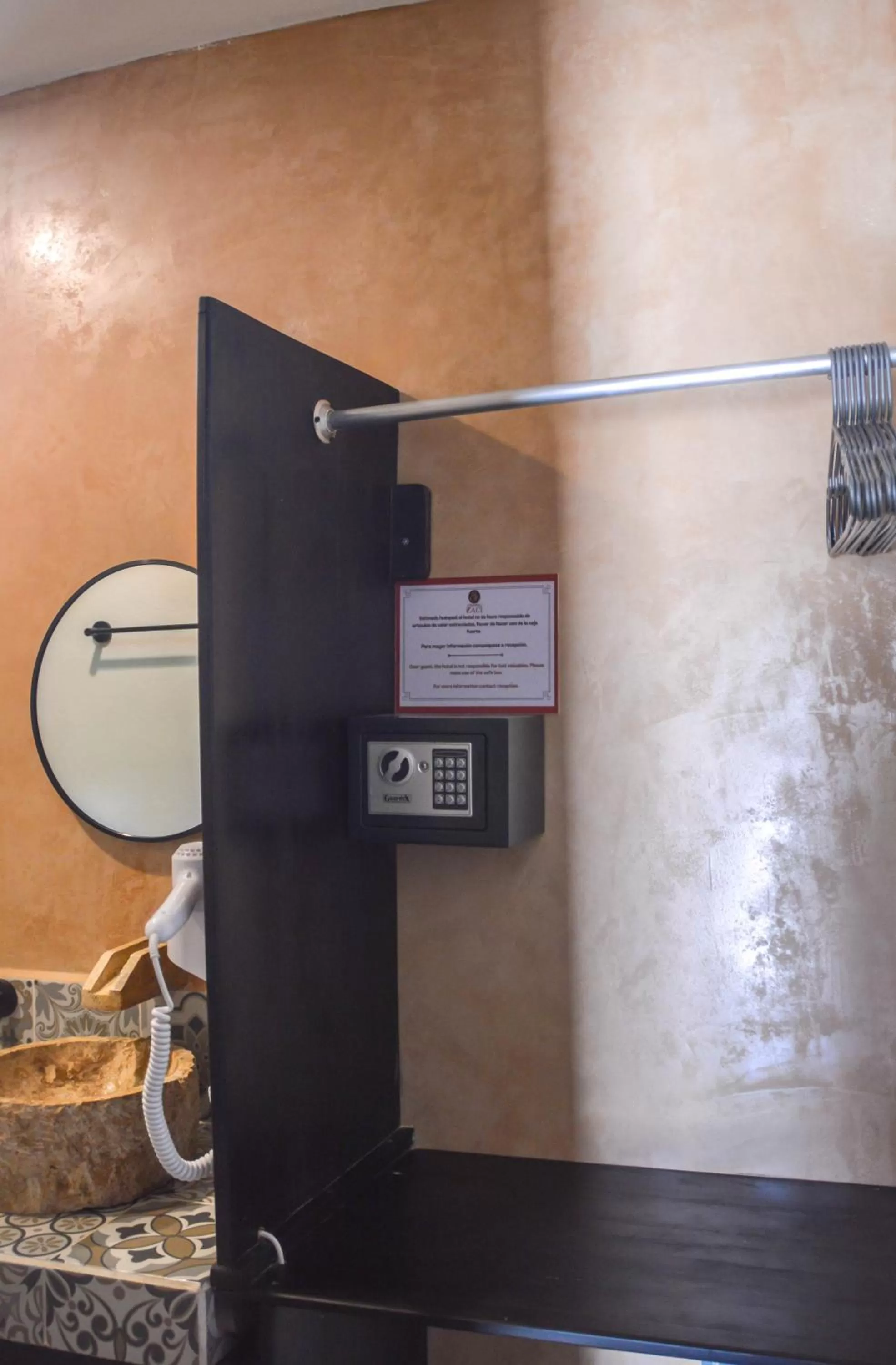 safe in Habitaciones Colonial Zaci