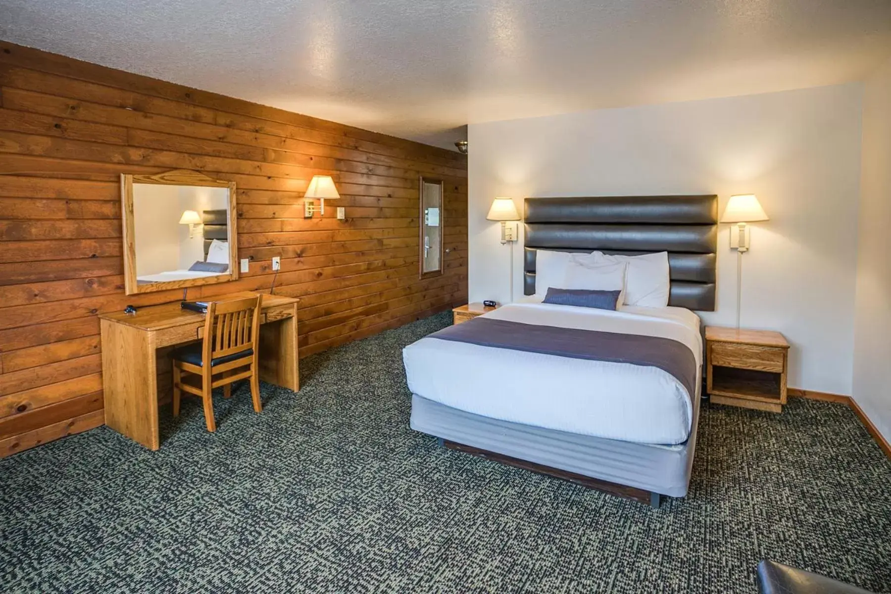 Queen Room with Hillside View in Adobe Resort