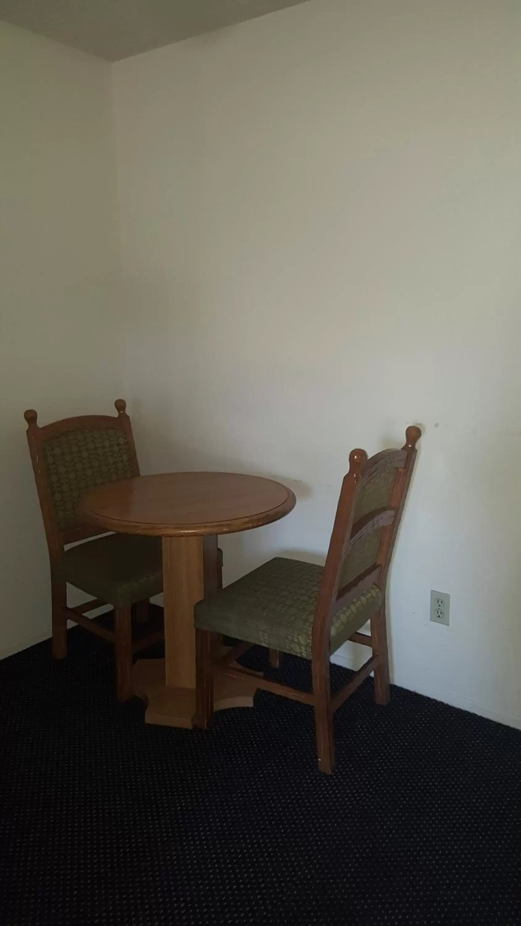 Dining Area in Travelodge by Wyndham Indio 