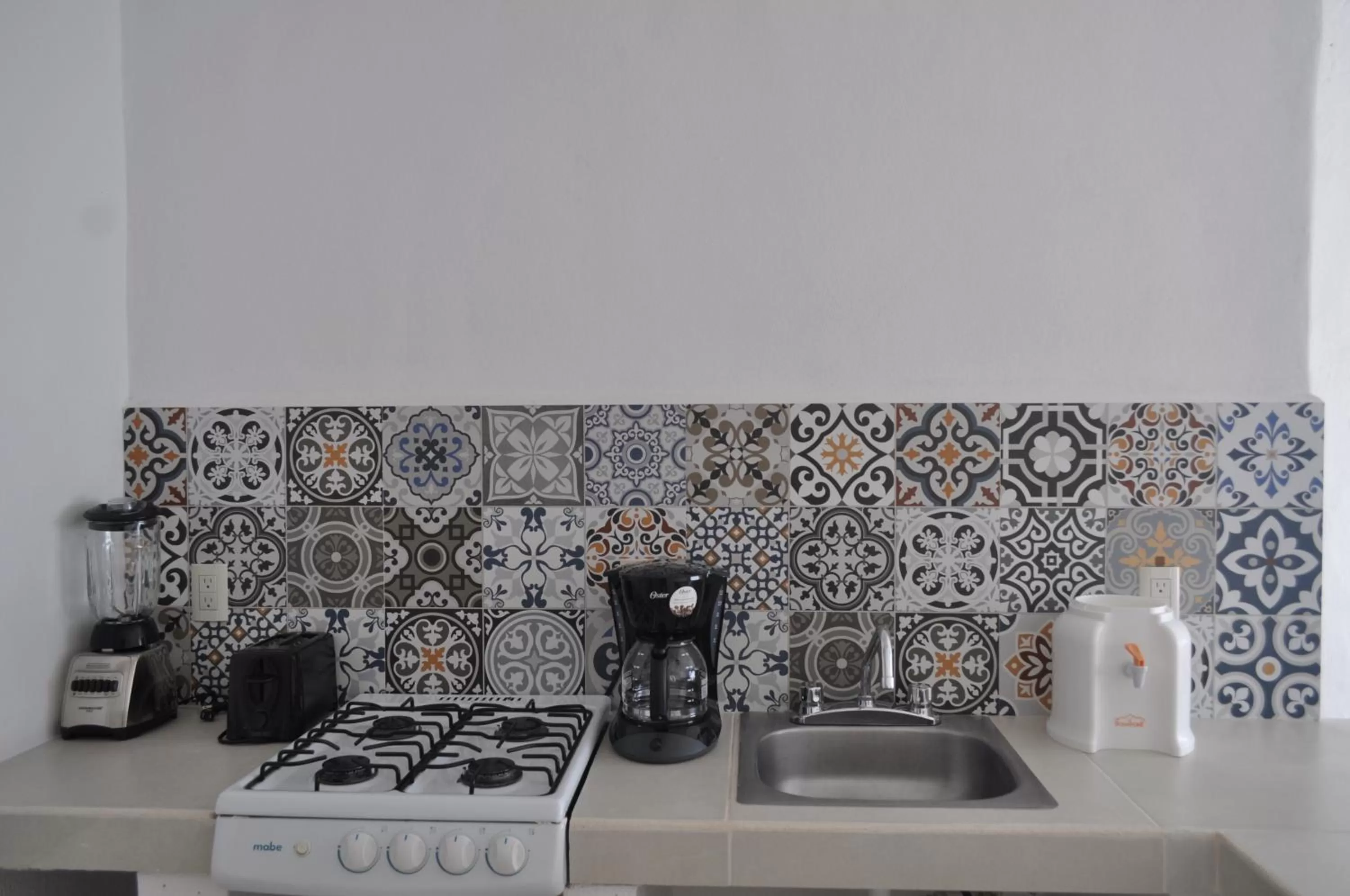 Coffee/tea facilities in Petit Hotel Pilitas