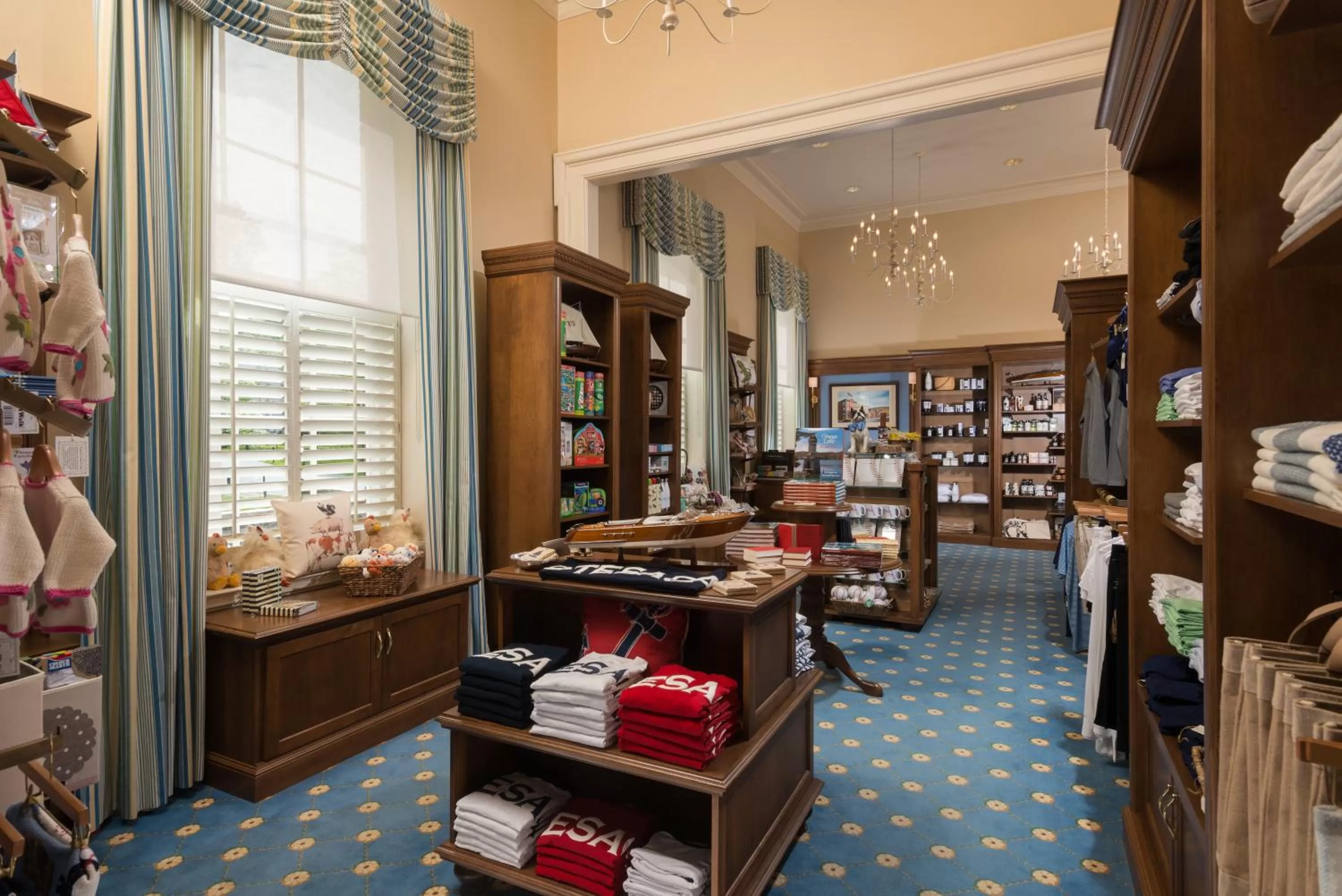 On-site shops, Restaurant/Places to Eat in The Otesaga Resort Hotel