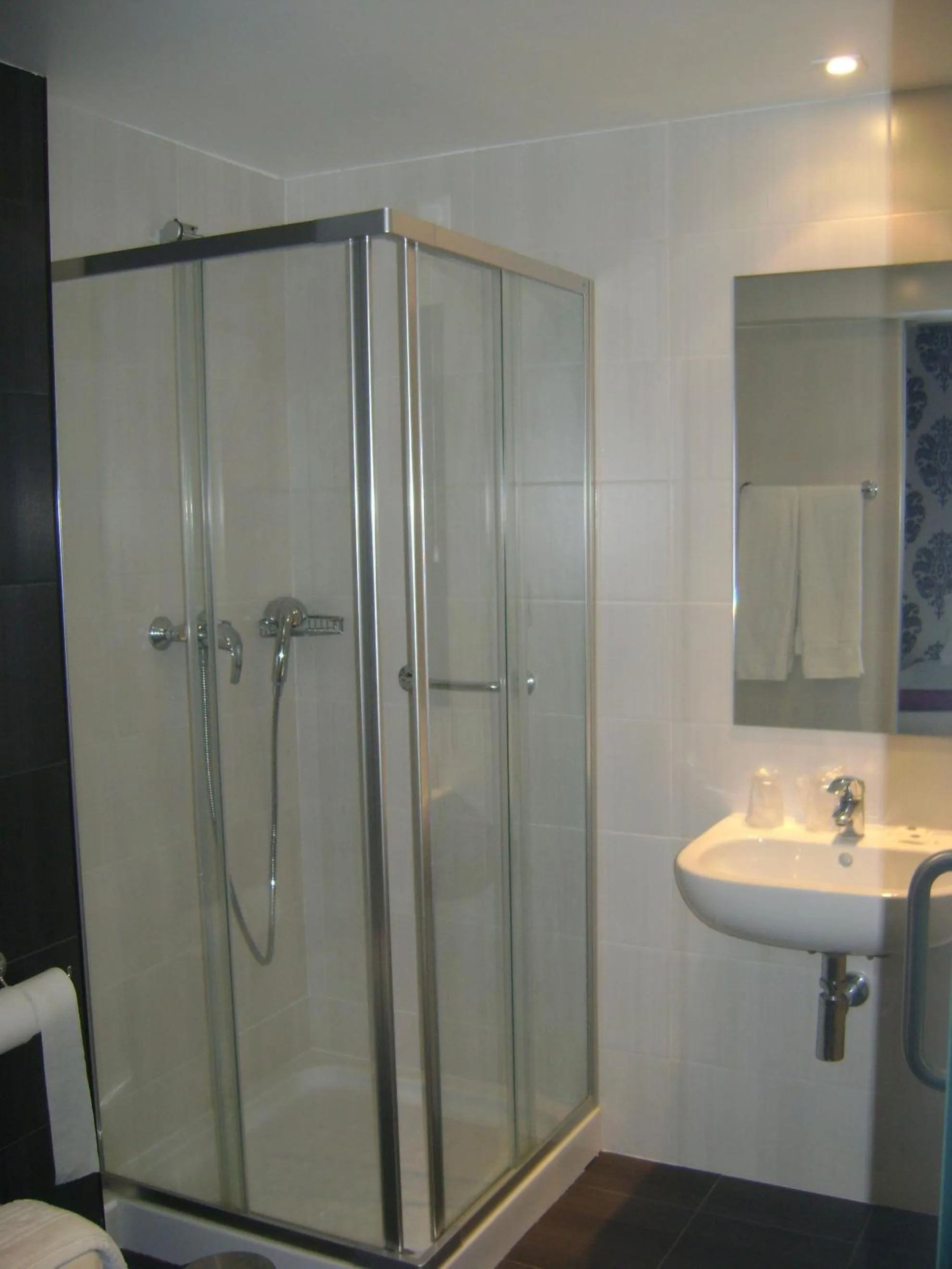 Bathroom in Hotel Genesis