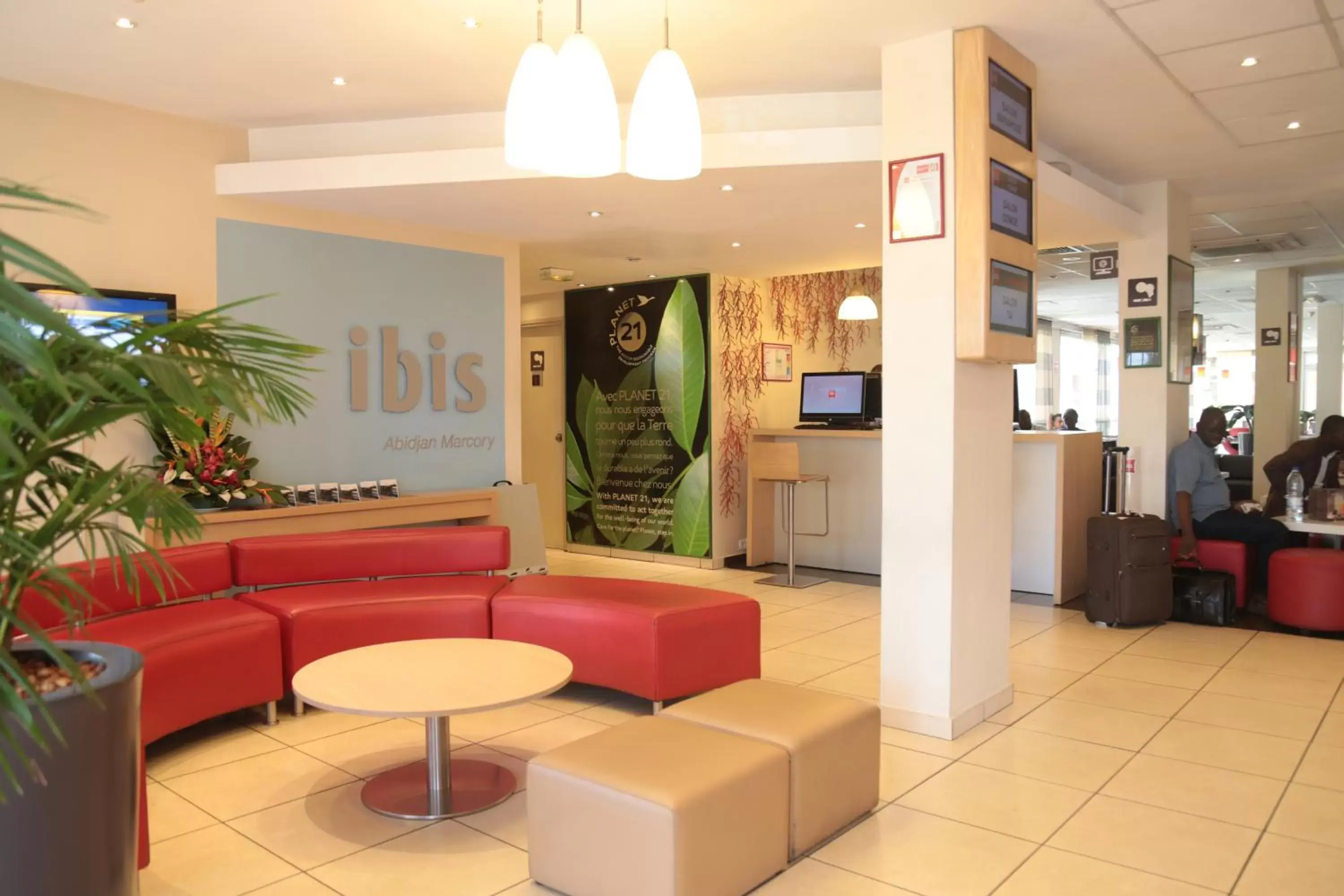 Seating area, Lobby/Reception in Ibis Abidjan Marcory