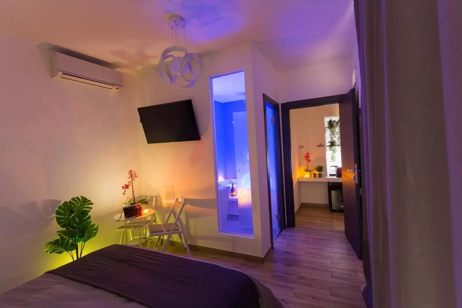 King Room in ETNEA 208 LUXURY JACUZZI SUITE Catania King Room in ETNEA 208 LUXURY JACUZZI SUITE Catania