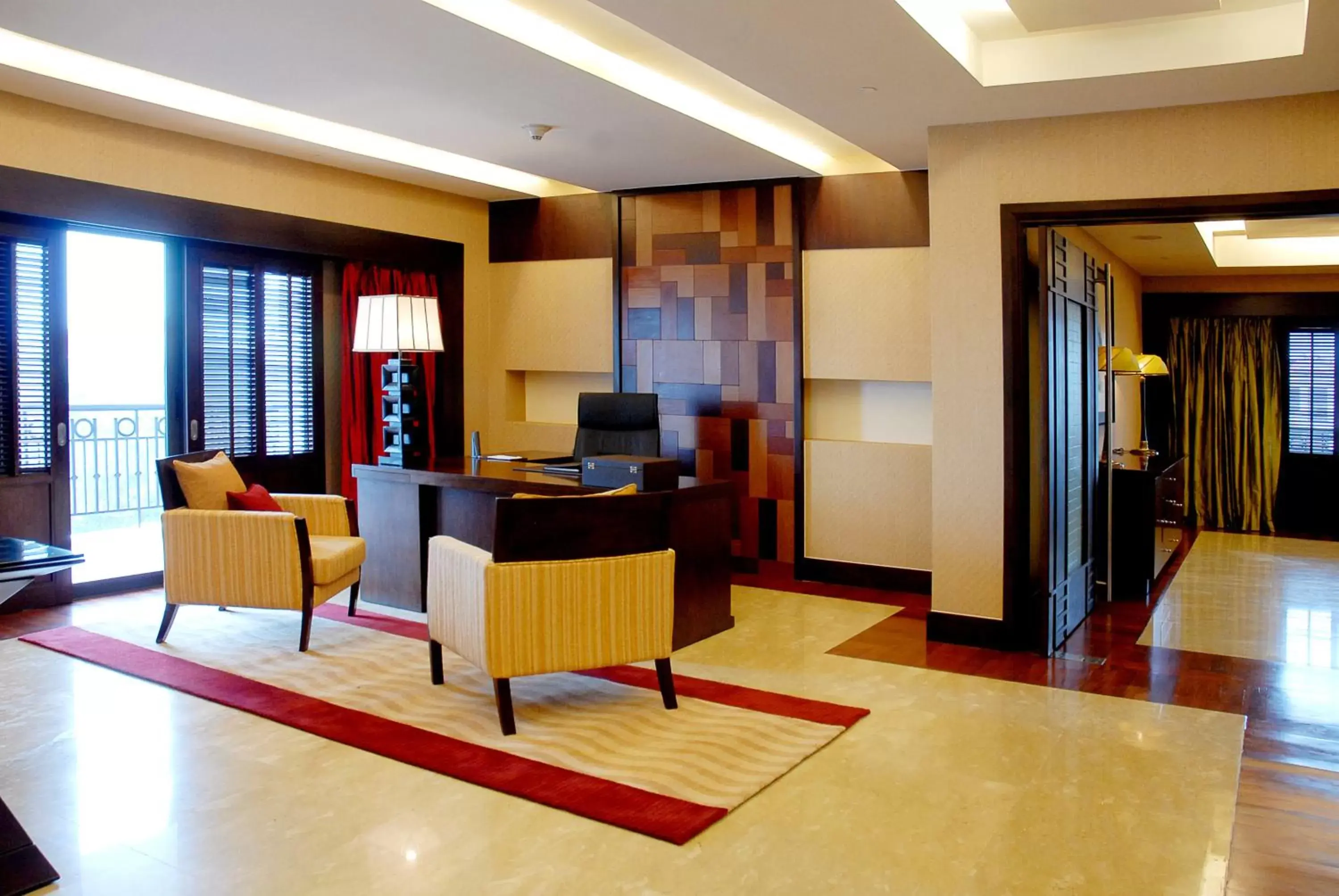 Photo of the whole room, Seating Area in InterContinental Hanoi Westlake, an IHG Hotel