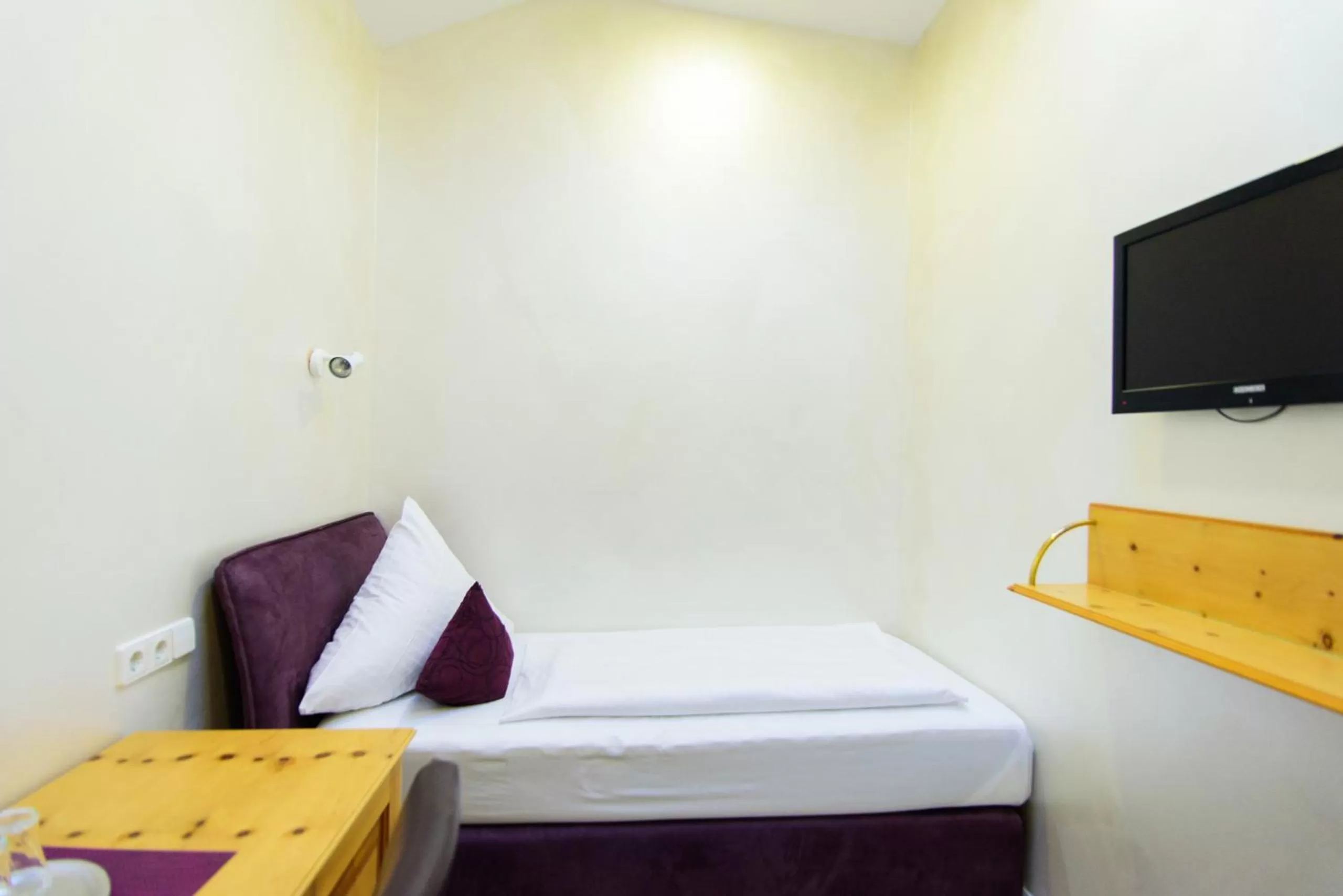 Photo of the whole room in Hotel Bohn