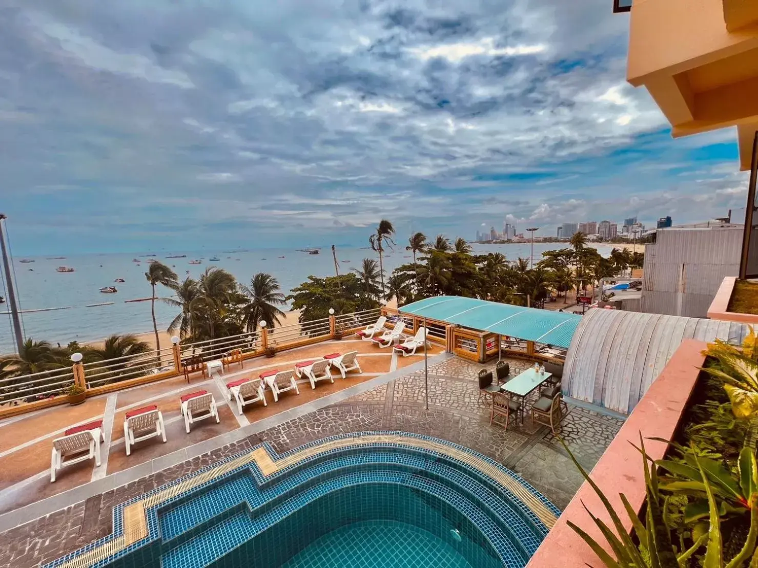 Balcony/Terrace, Pool View in AA Hotel Pattaya