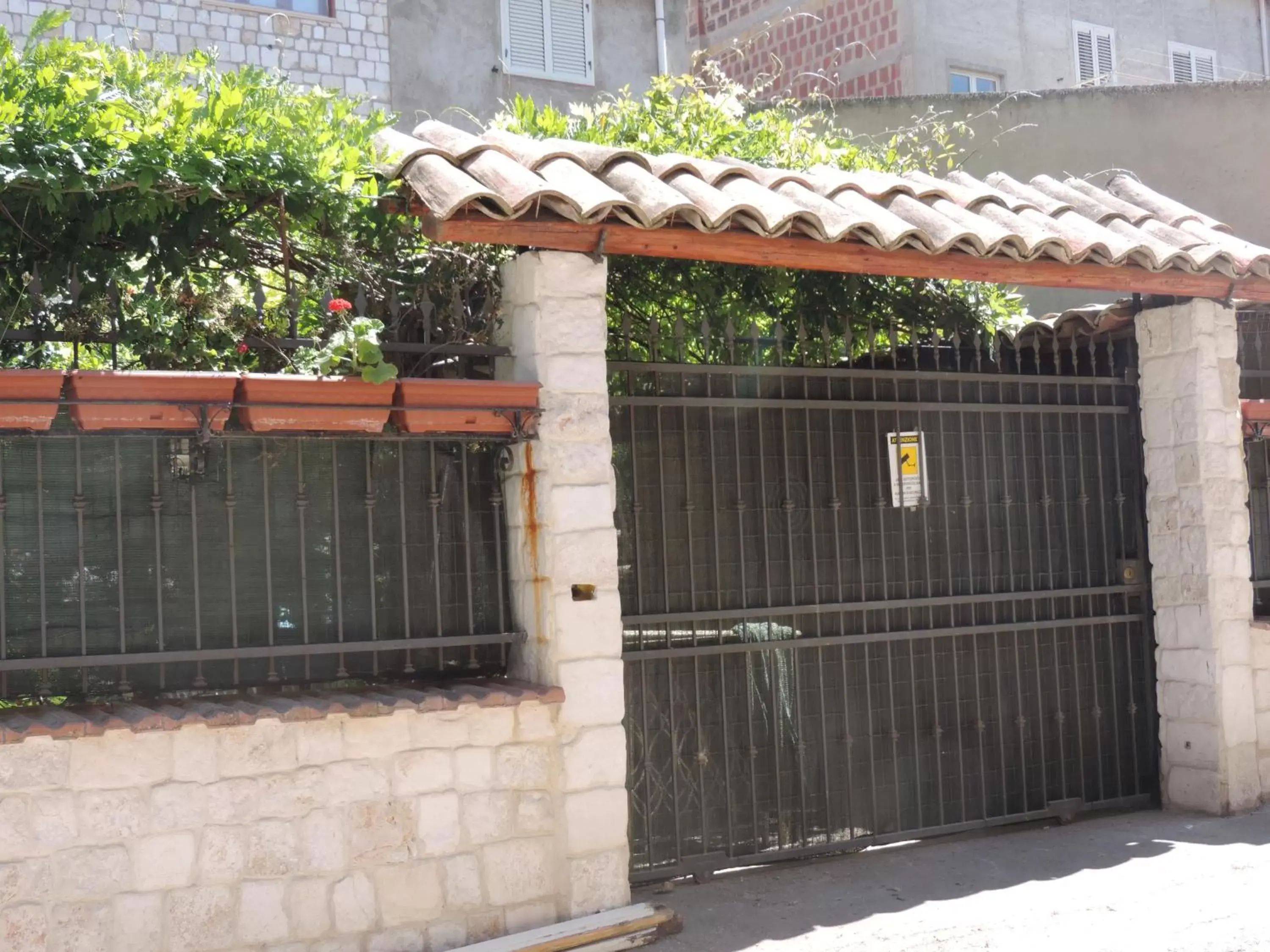 Facade/entrance in La Casa In Pietra