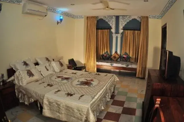 Photo of the whole room, Bed in Rani Mahal Hotel