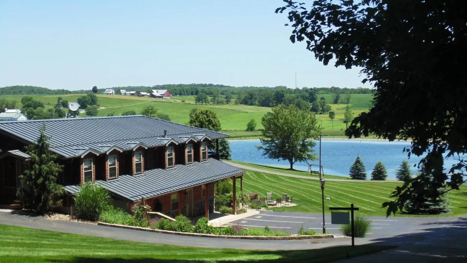 Property building in Sojourner's Lodge & Log Cabin Suites Property building in Sojourner's Lodge & Log Cabin Suites