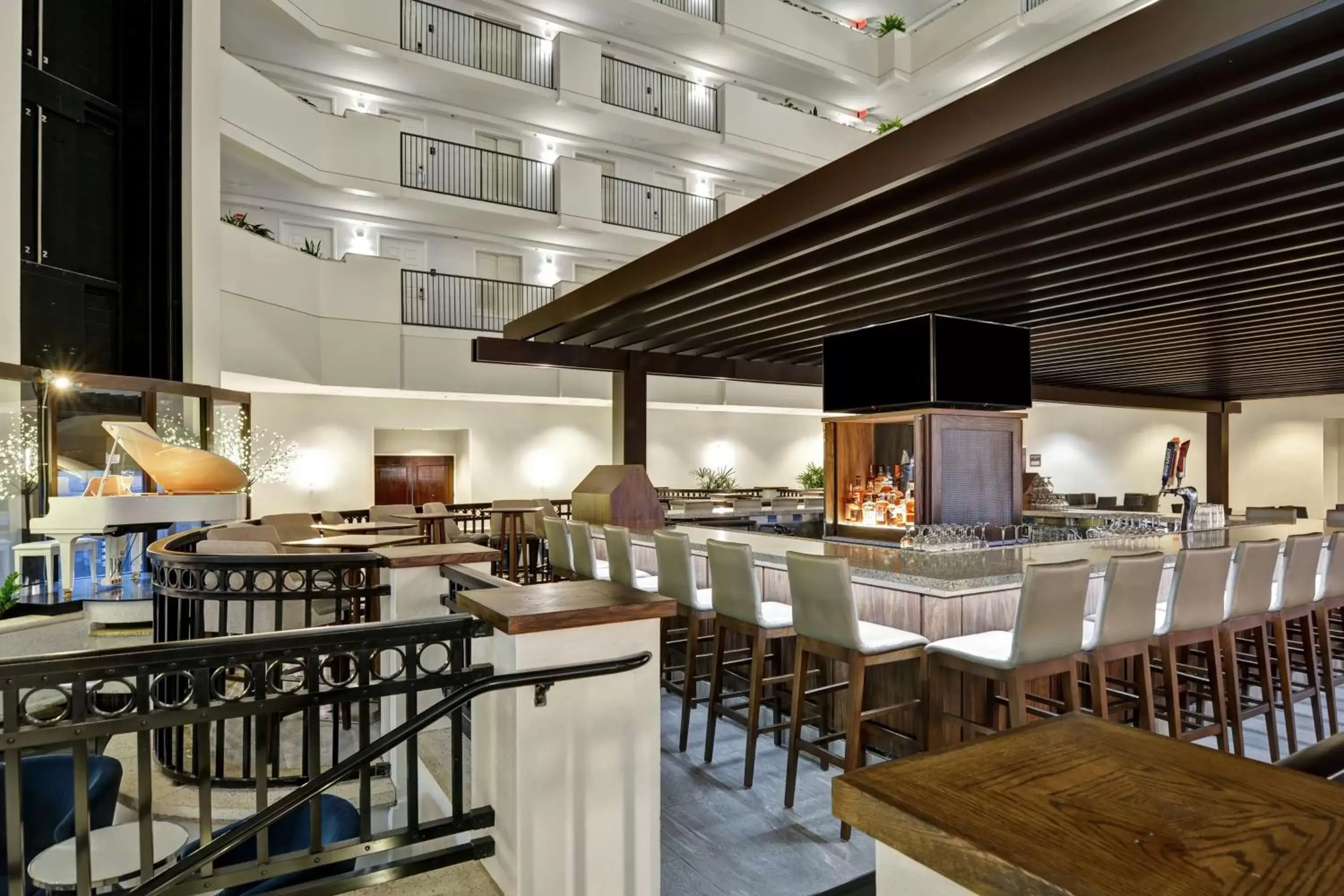 Lobby or reception, Restaurant/Places to Eat in Embassy Suites by Hilton Orlando Downtown