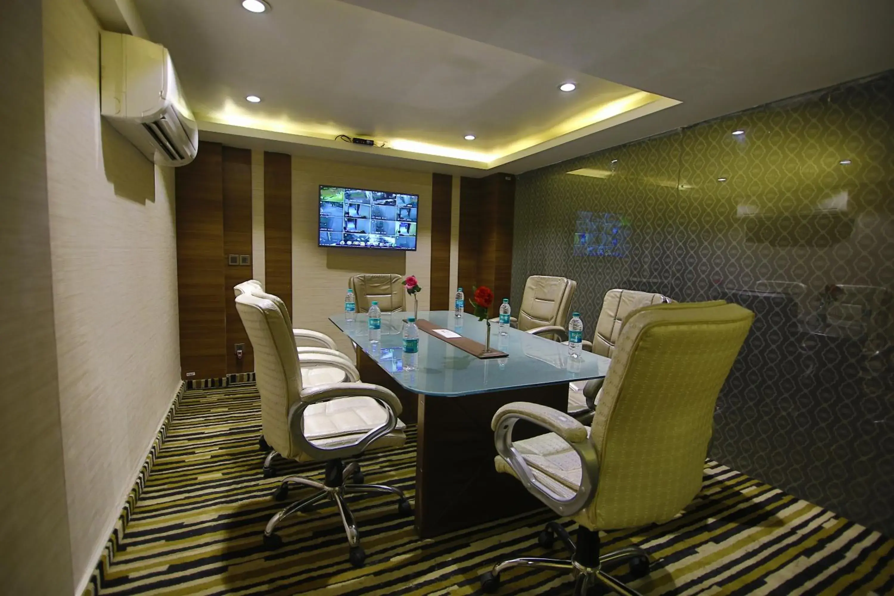 Business facilities in Hotel JRD Exotica