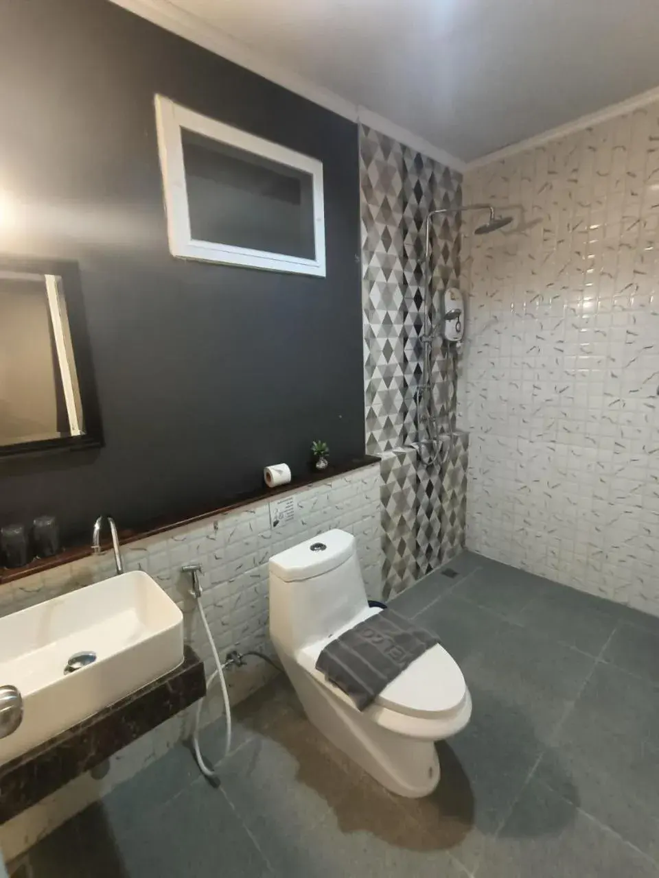 Shower, Bathroom in Aen Guy Boutique Hotel