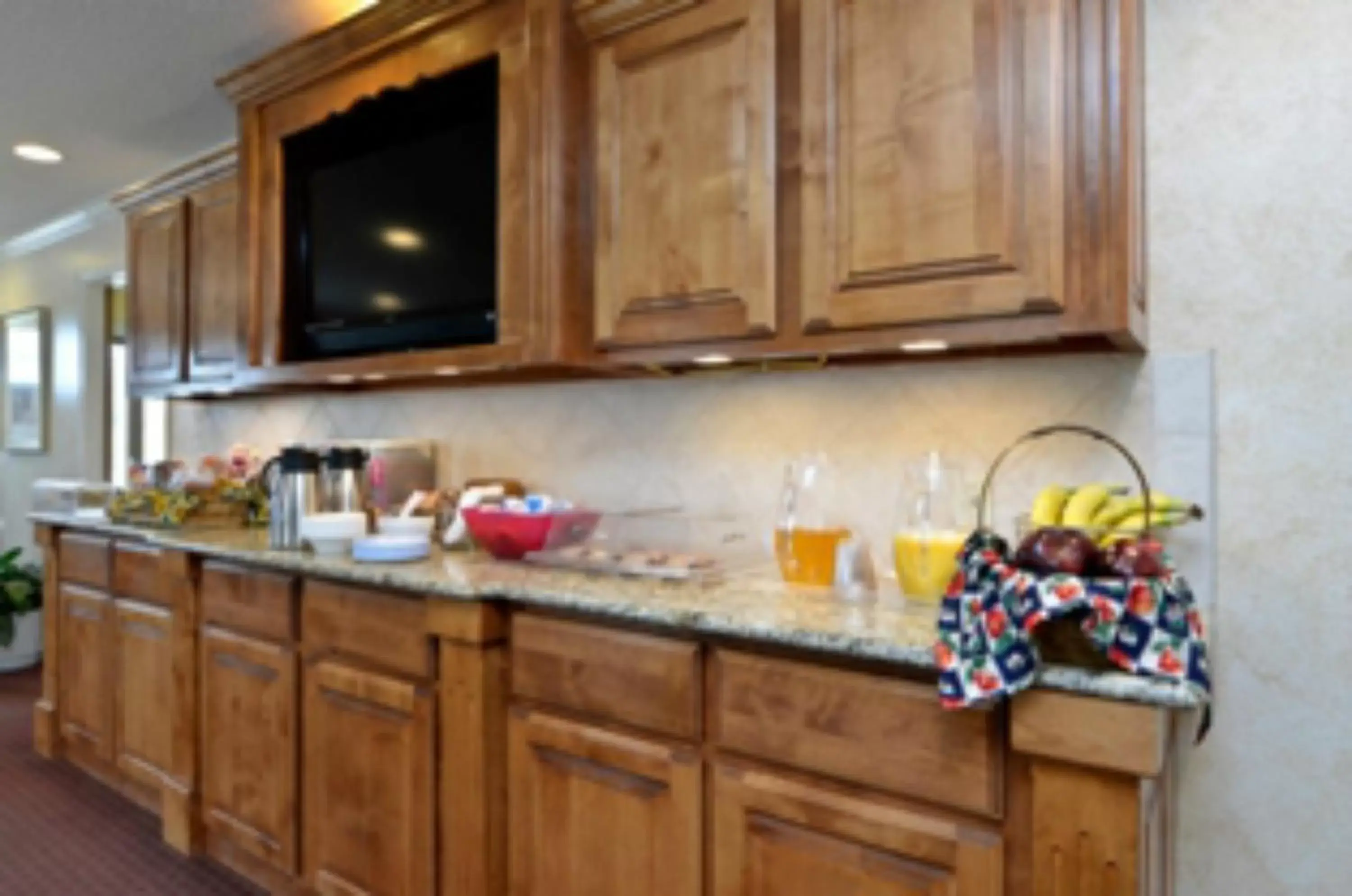 Coffee/tea facilities, Kitchen/Kitchenette in SureStay Hotel by Best Western Cameron