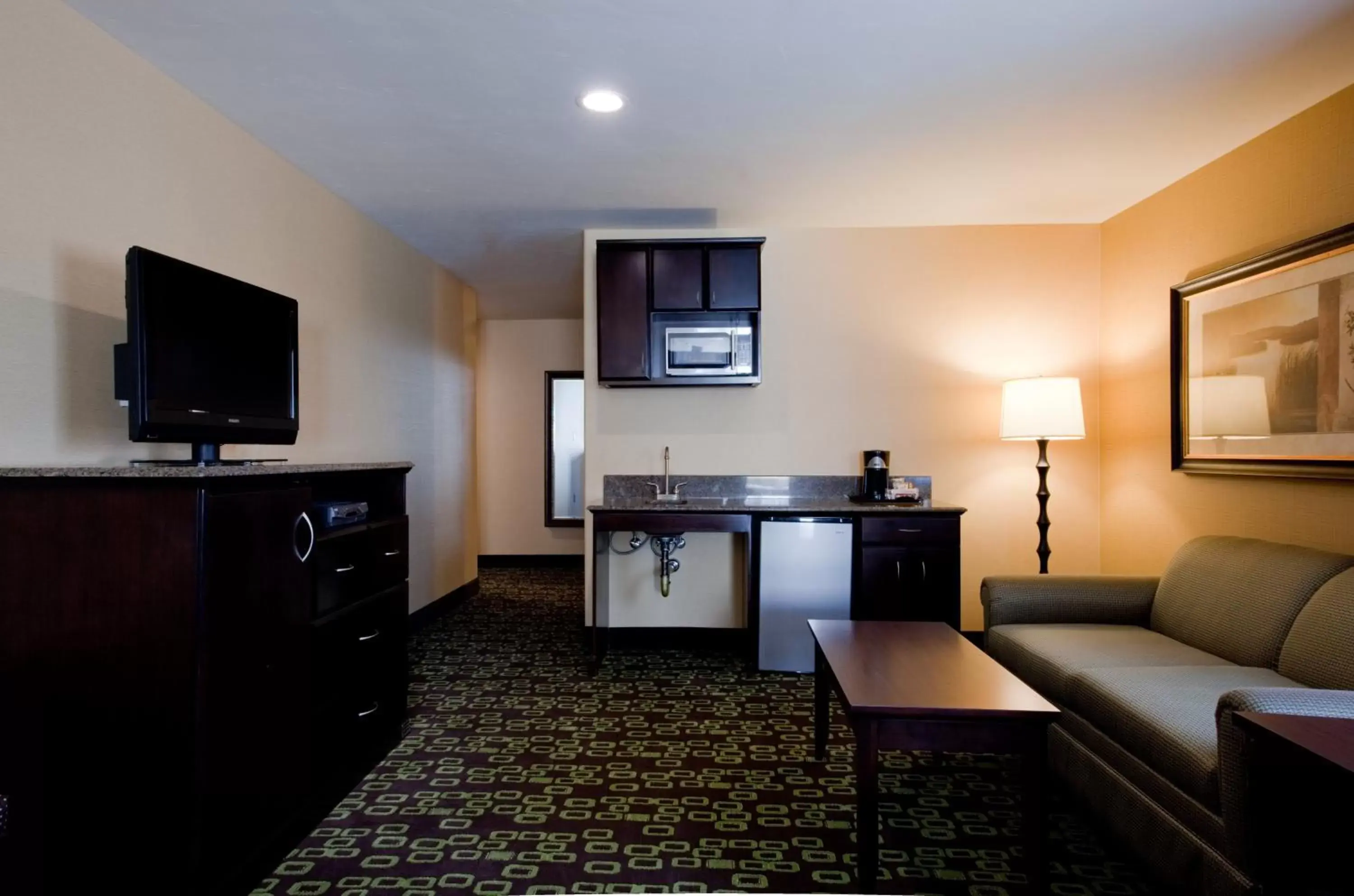 Photo of the whole room, Kitchen/Kitchenette in Holiday Inn Express Hotel & Suites Woodland Hills, an IHG Hotel