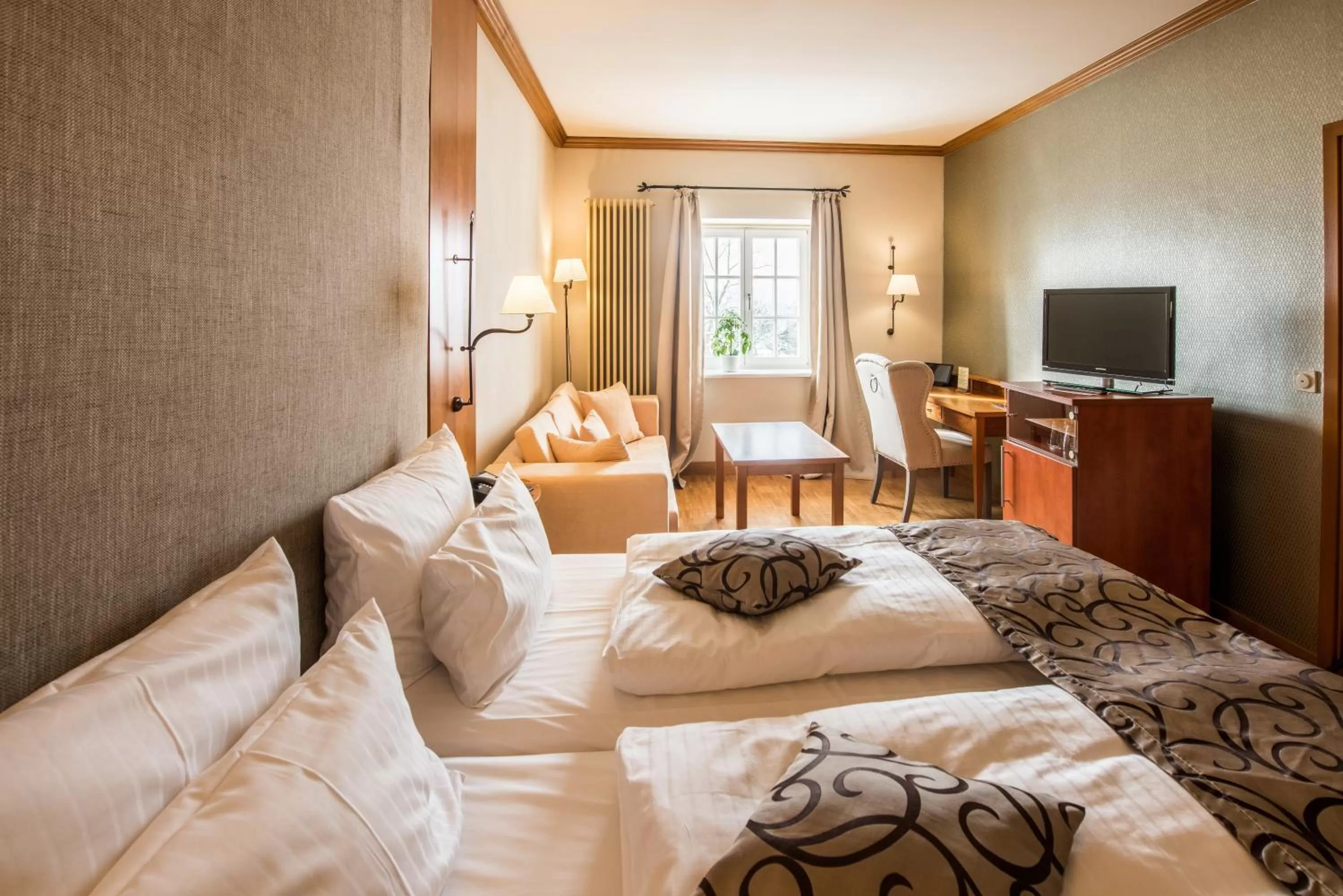 Photo of the whole room, Bed in Berghotel Eisenach